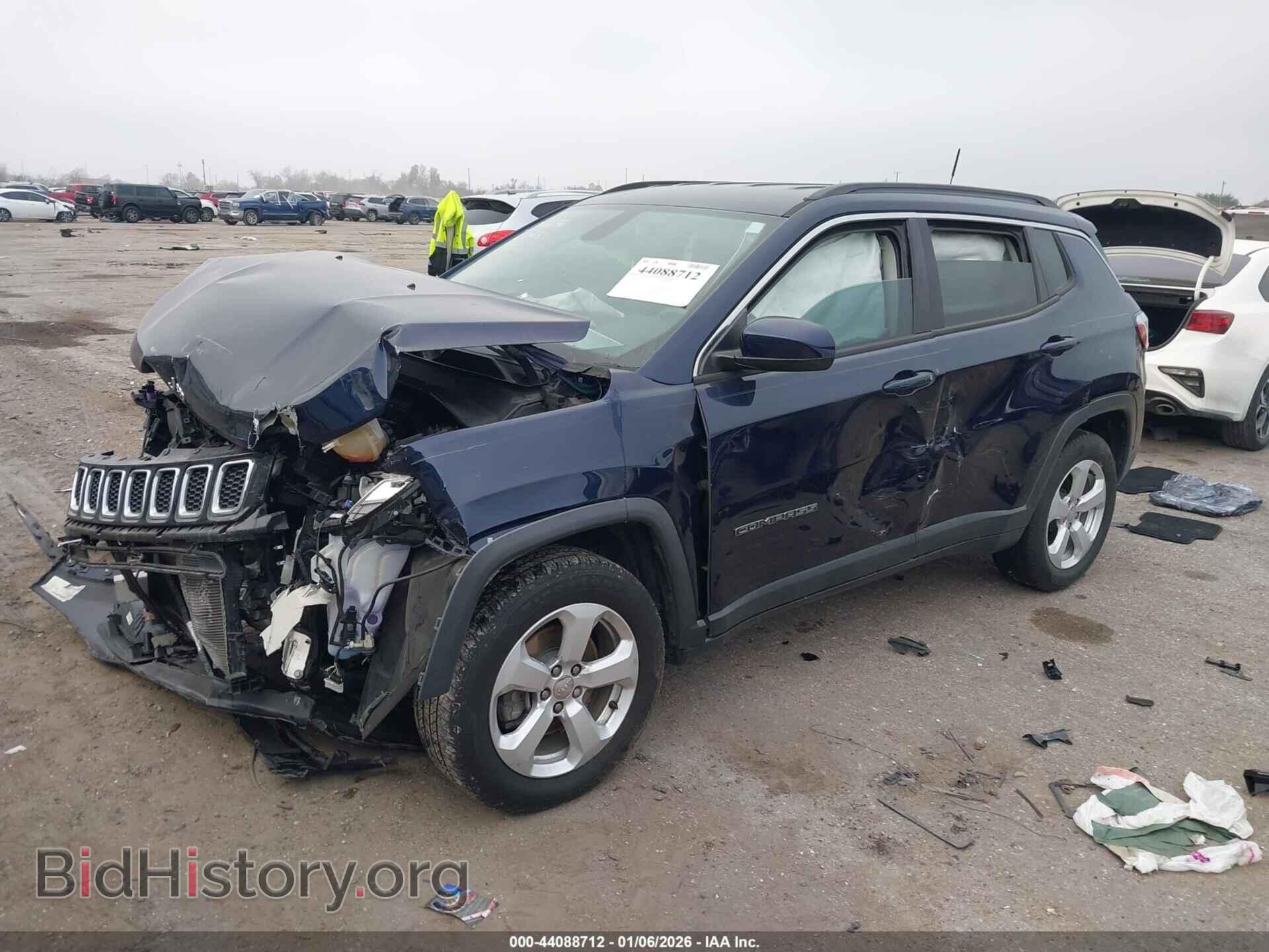 2018 JEEP COMPASS - VIN: 3C4NJCBB2JT241047 - Фото 2