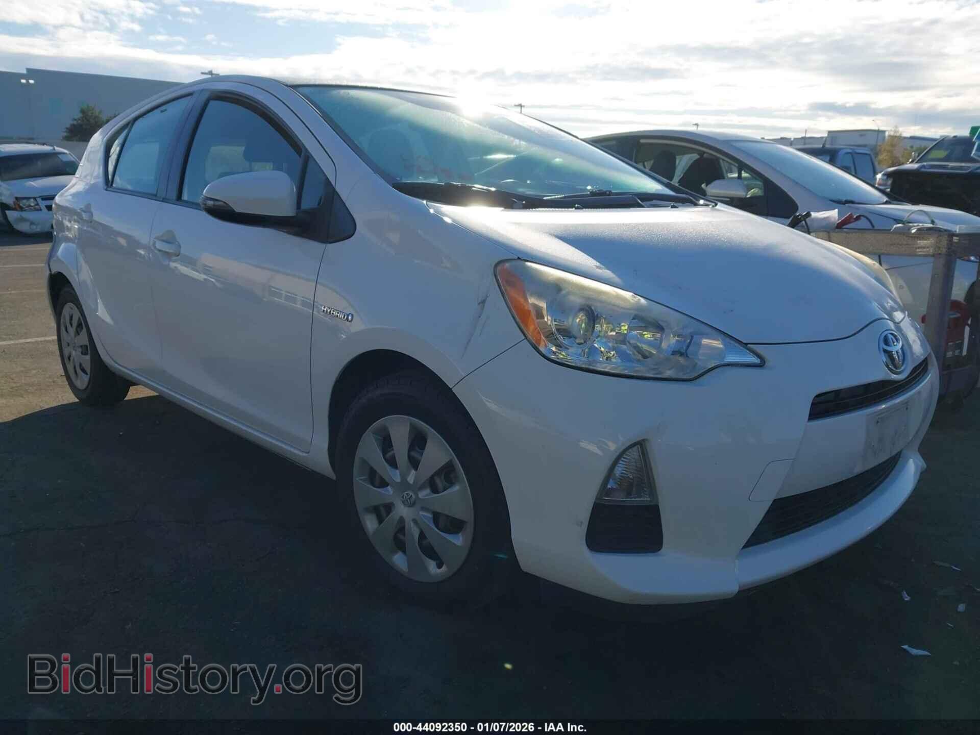 Фотография JTDKDTB30C1507730 - TOYOTA PRIUS C 2012
