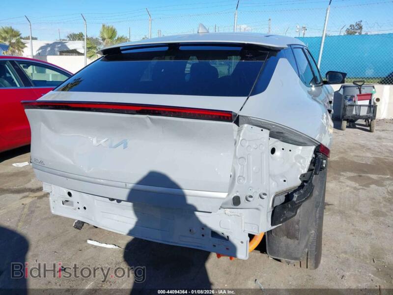 2025 Kia EV6 (VIN 5XYC34JA8SG011893) — фото 6 из 20