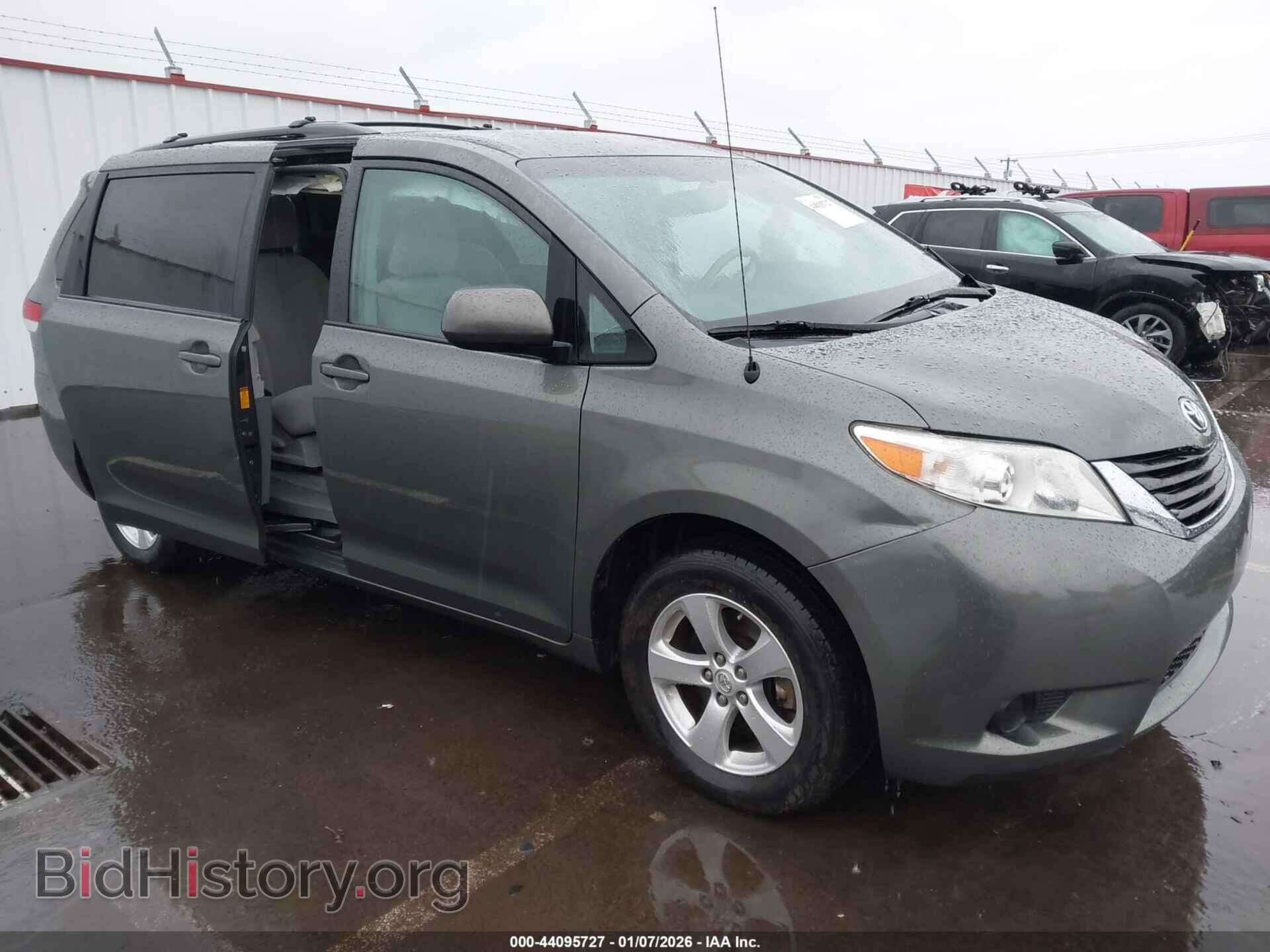 Photo 5TDKK3DC9DS340761 - TOYOTA SIENNA 2013