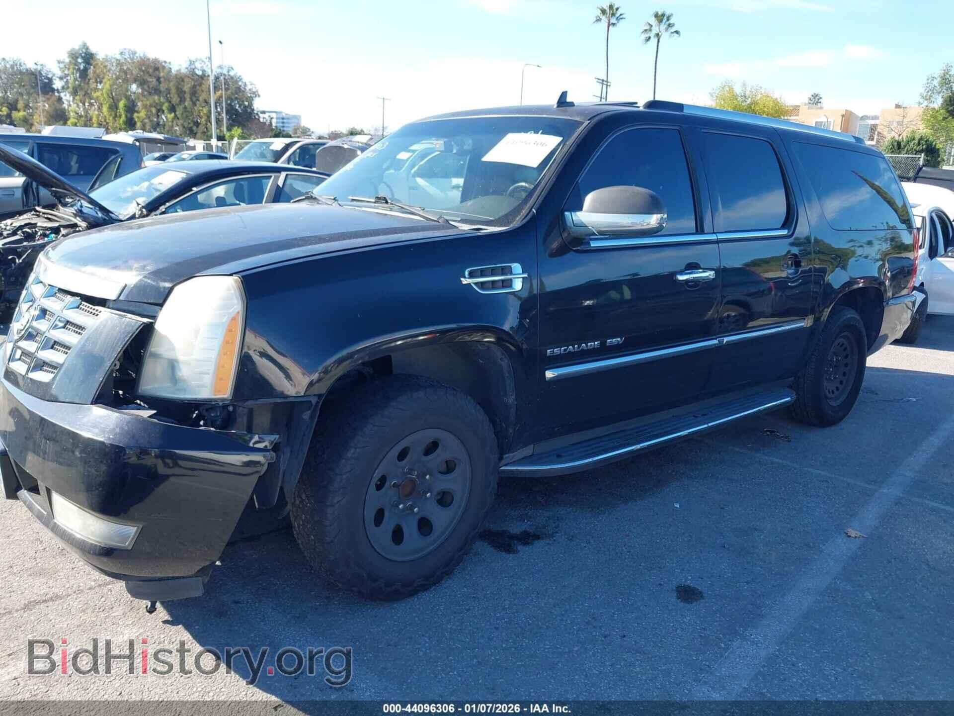 2011 CADILLAC ESCALADE ESV - VIN: 1GYS3HEF2BR217425 - Photo 2