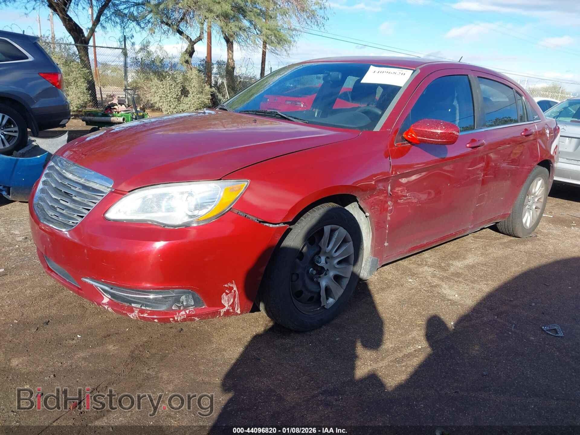 2013 CHRYSLER 200 - VIN: 1C3CCBAB3DN646615 - Фото 2