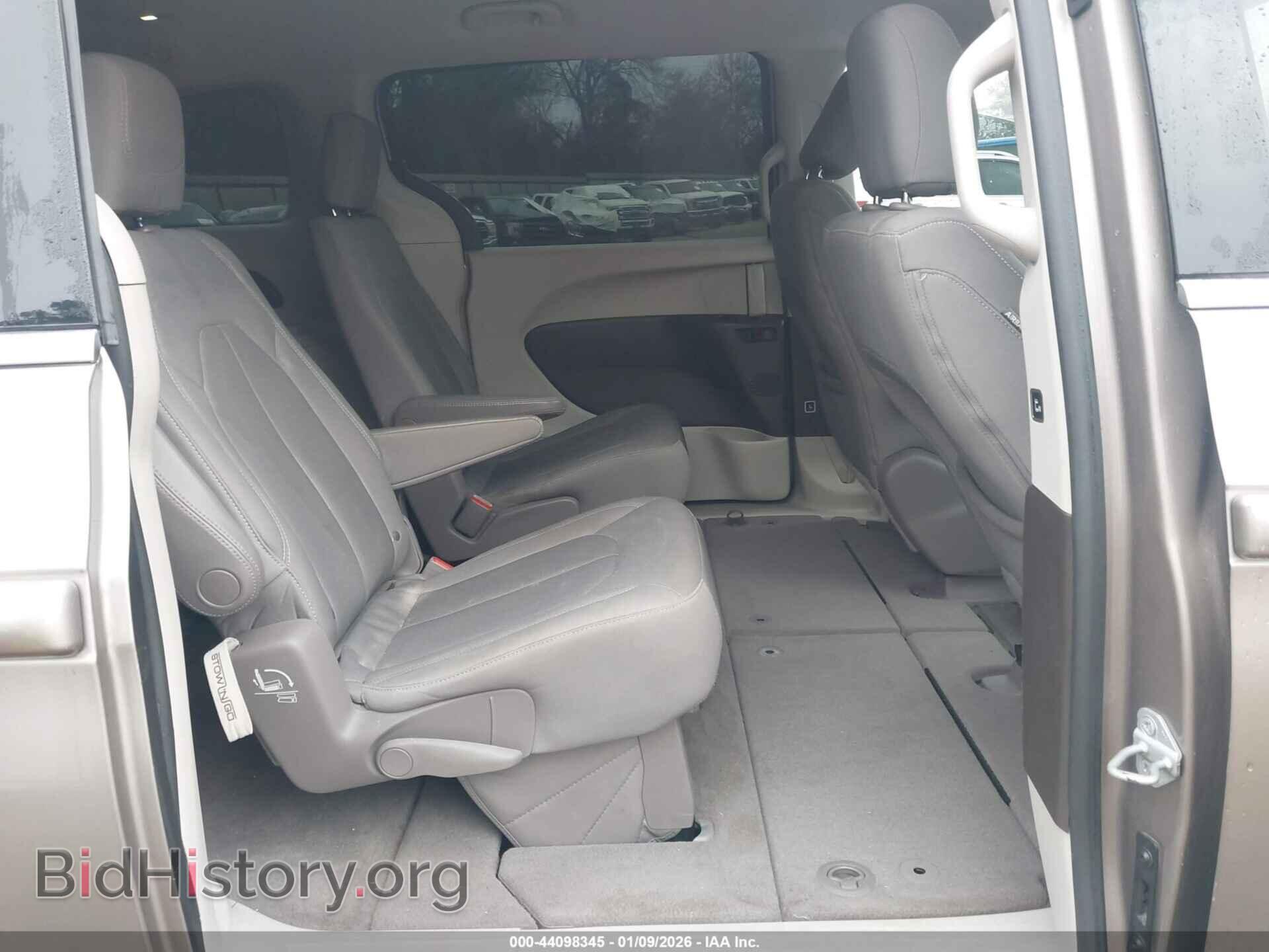 2017 CHRYSLER PACIFICA - VIN: 2C4RC1DGXHR550769 - Фото 8