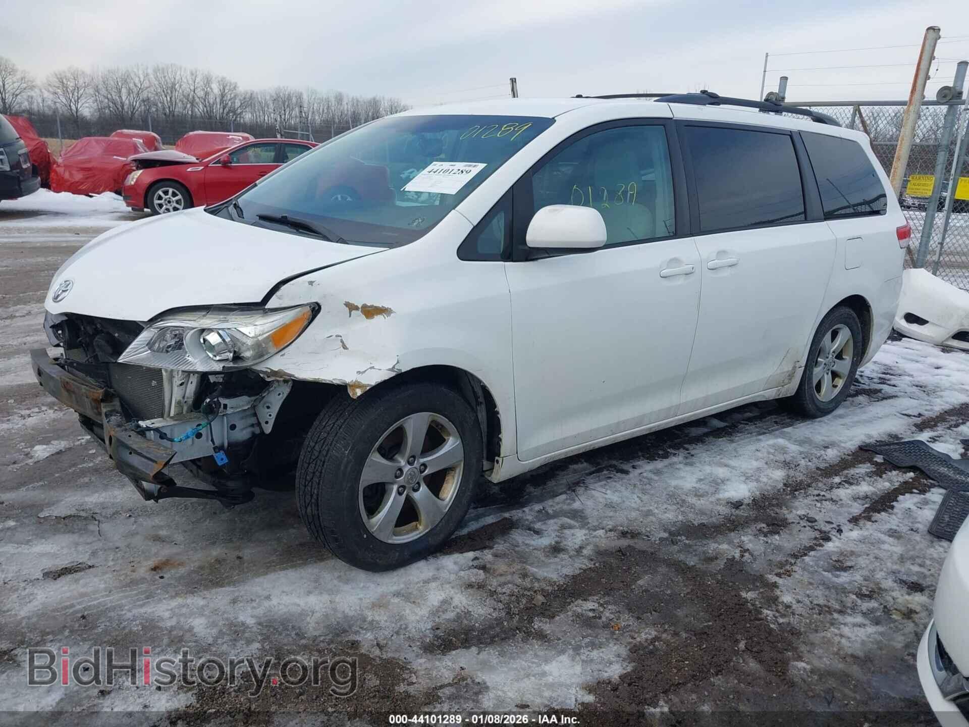 2011 TOYOTA SIENNA - VIN: 5TDKK3DC6BS067842 - Фото 2