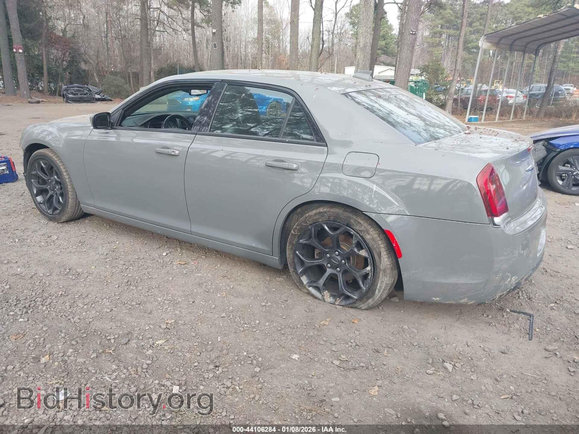 2019 CHRYSLER 300 - VIN: 2C3CCABG0KH515720 - Фото 3