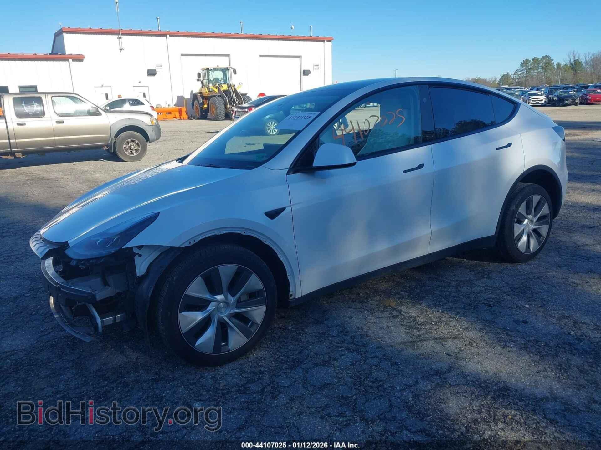 2024 TESLA MODEL Y - VIN: 7SAYGDED2RF010631 - Фото 2