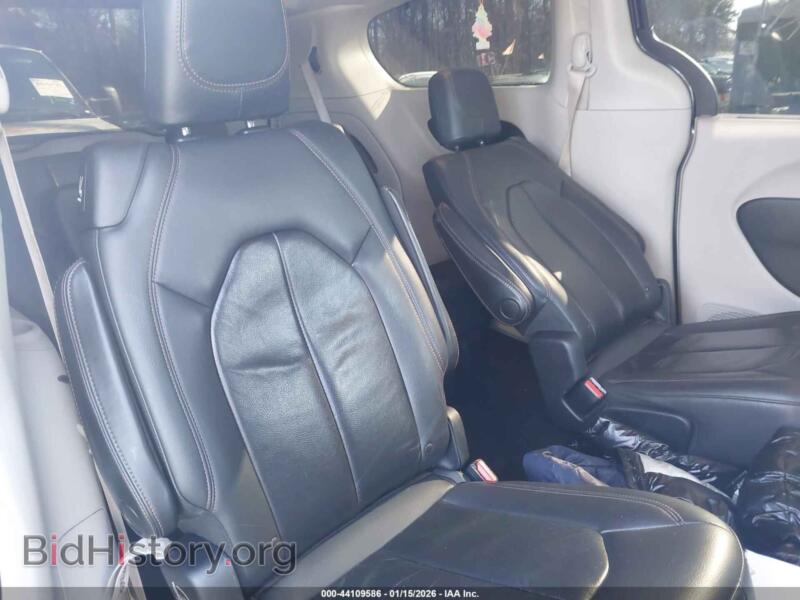 2017 Chrysler PACIFICA (VIN 2C4RC1BG6HR805243) — photo 8 of 16