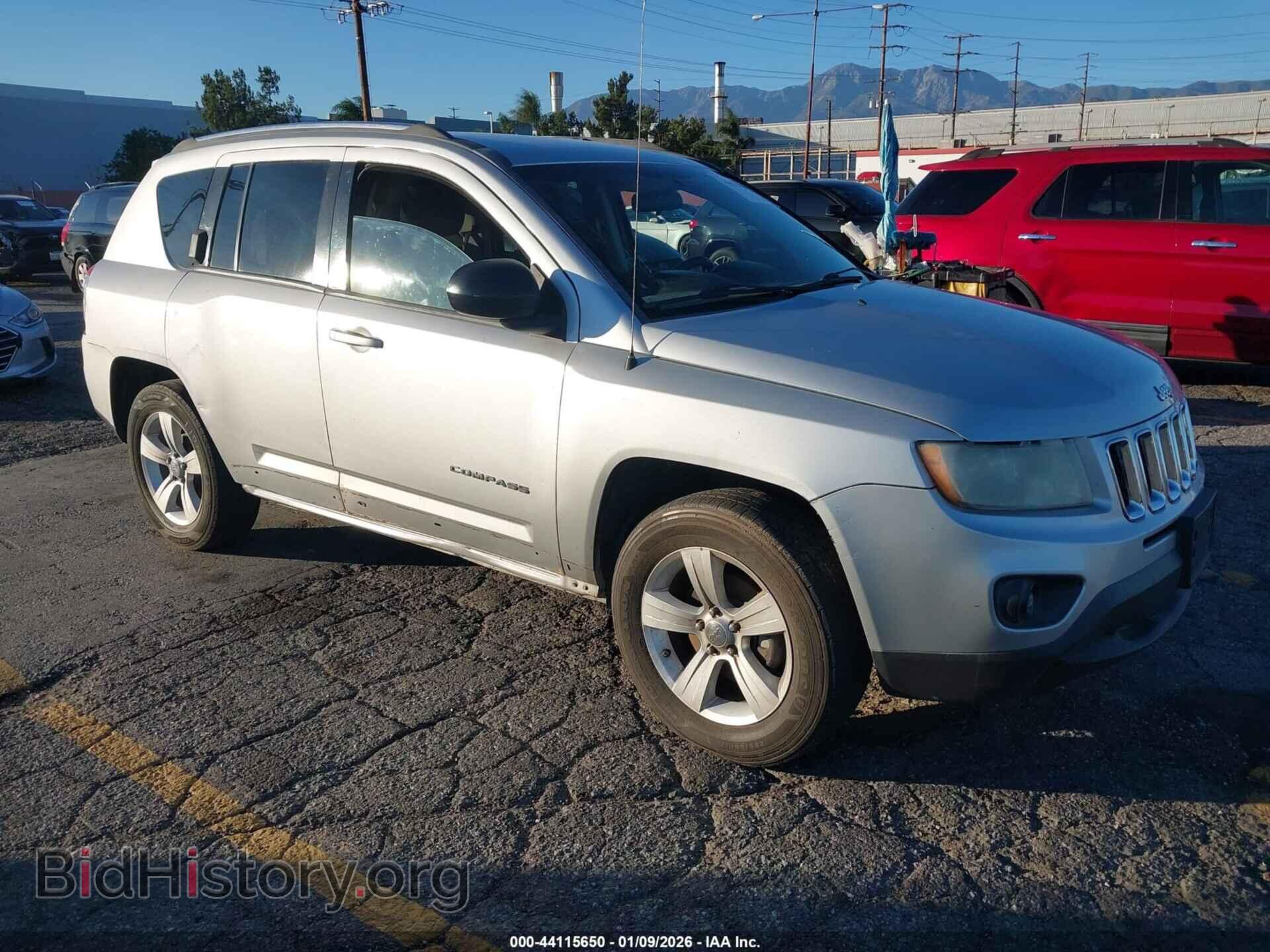 Photo 1J4NT1FA6BD248715 - JEEP COMPASS 2011