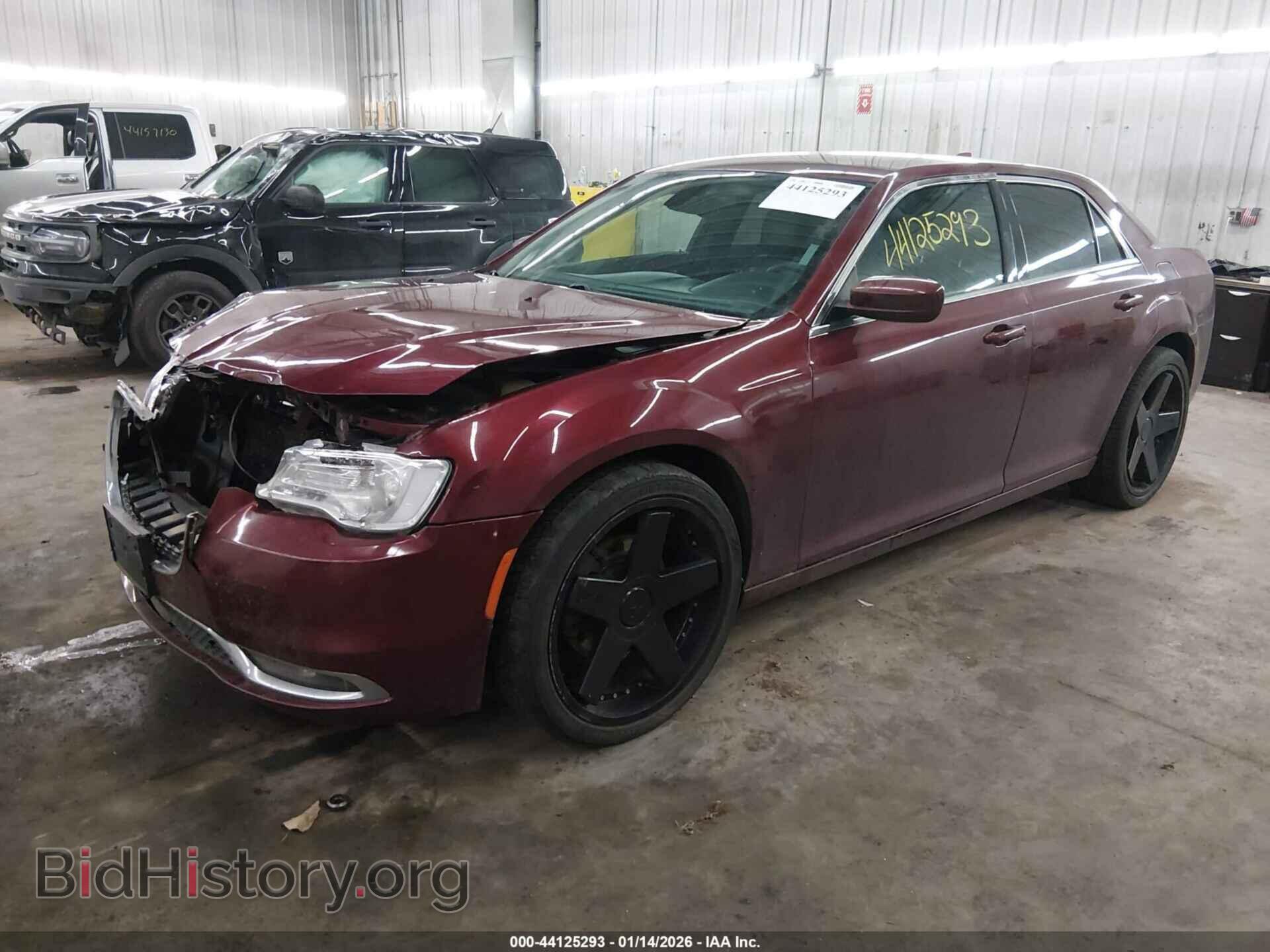 2016 CHRYSLER 300 - VIN: 2C3CCARG5GH358392 - Фото 2