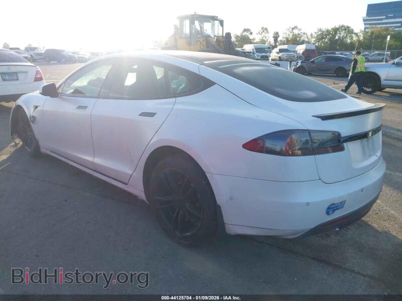 2016 Tesla MODEL S (VIN 5YJSA1E28GF131436) — фото 3 из 15