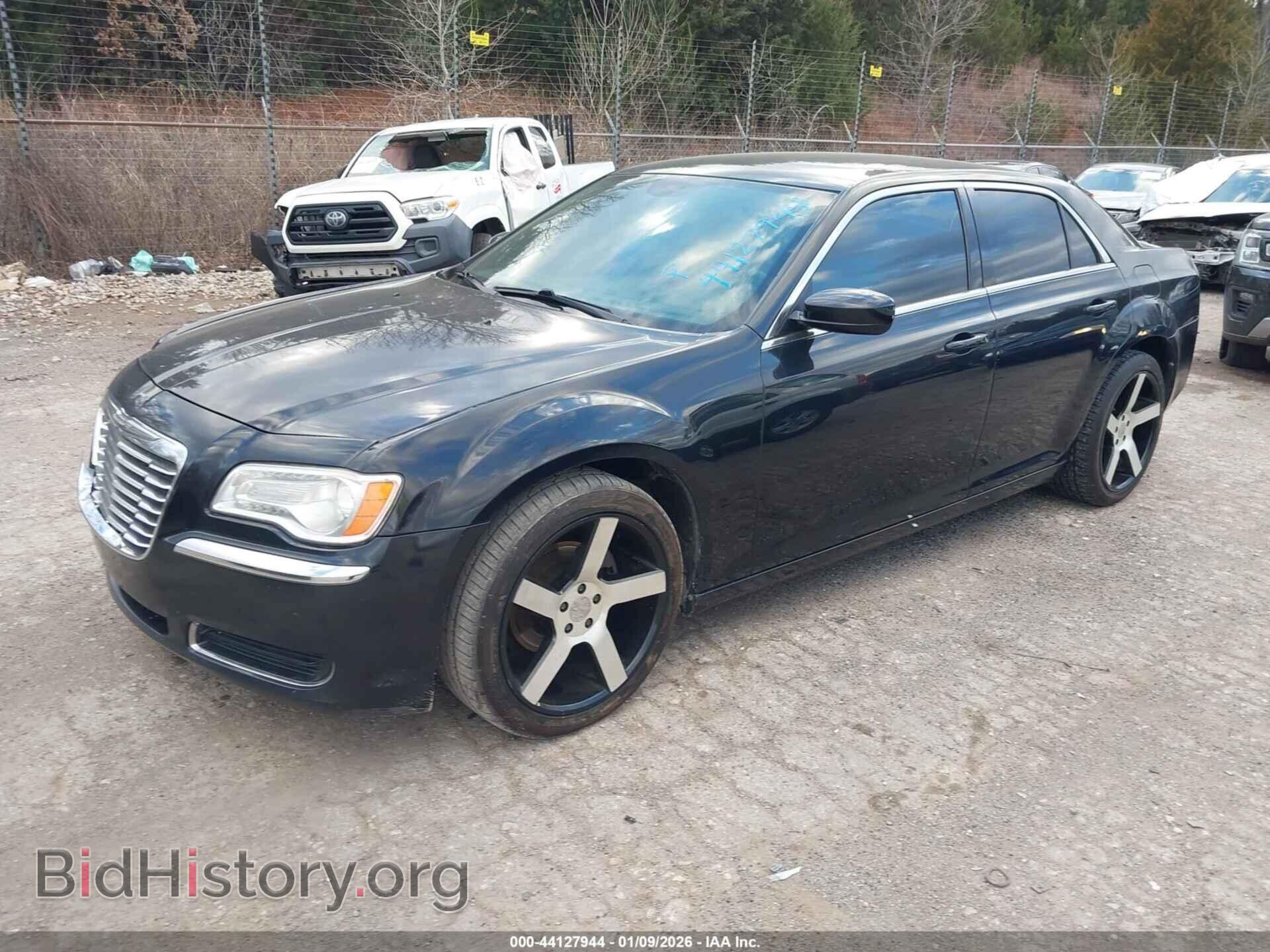 2013 CHRYSLER 300 - VIN: 2C3CCAAG6DH741085 - Фото 2