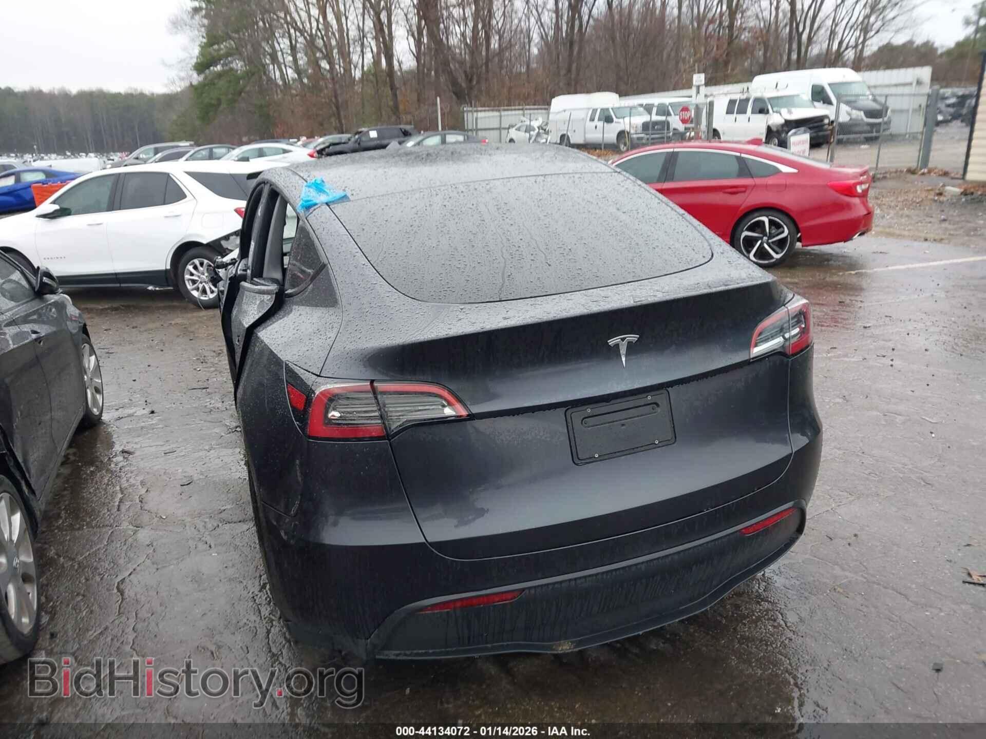 2024 TESLA MODEL Y - VIN: 7SAYGDEDXRF099834 - Фото 3