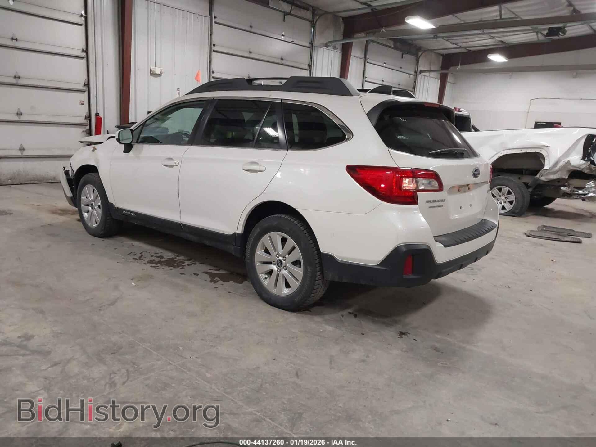 2018 SUBARU OUTBACK - VIN: 4S4BSACC2J3368545 - Фото 3