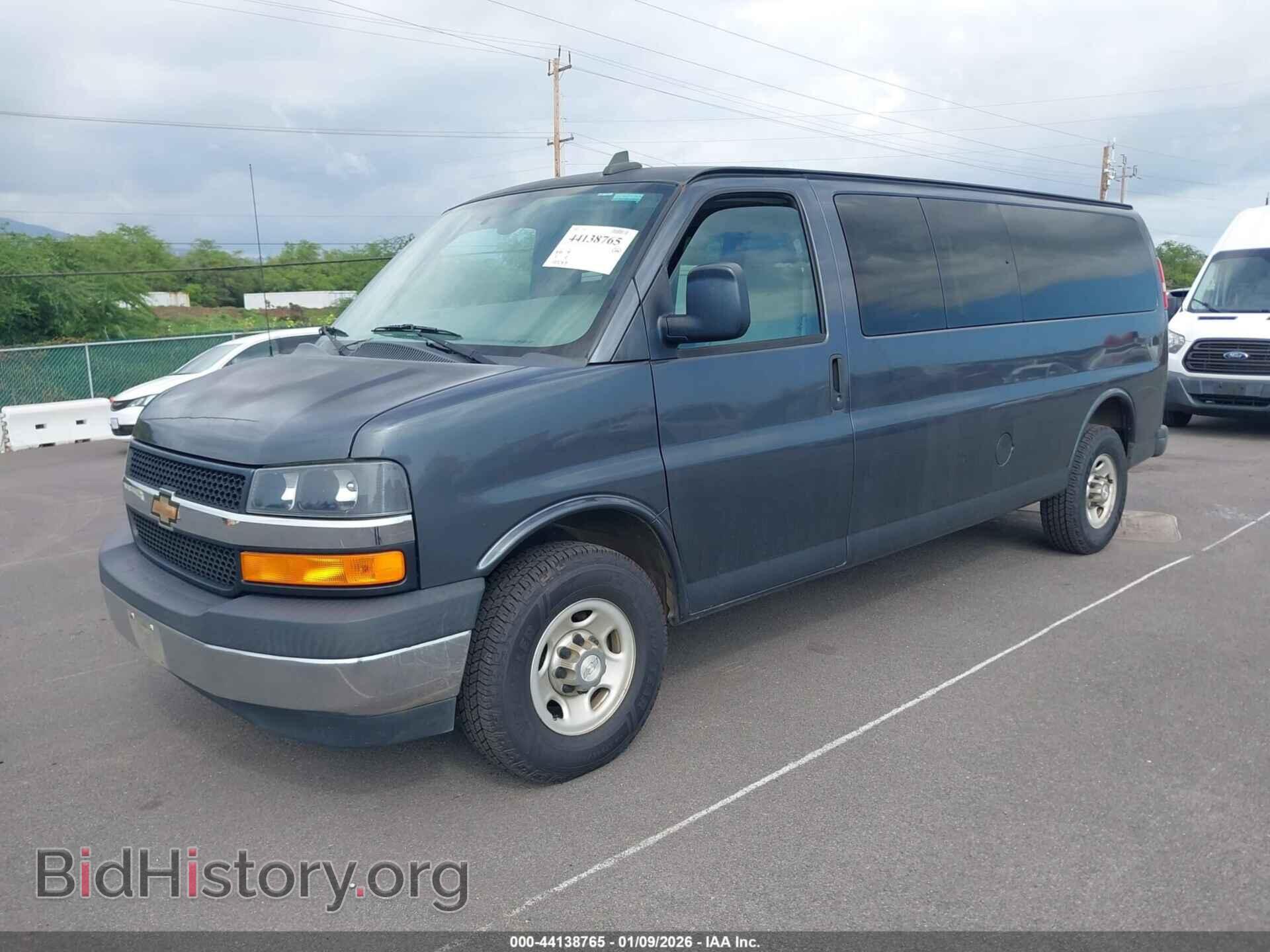 2017 CHEVROLET EXPRESS 3500 - VIN: 1GAZGPFF6H1101470 - Фото 2