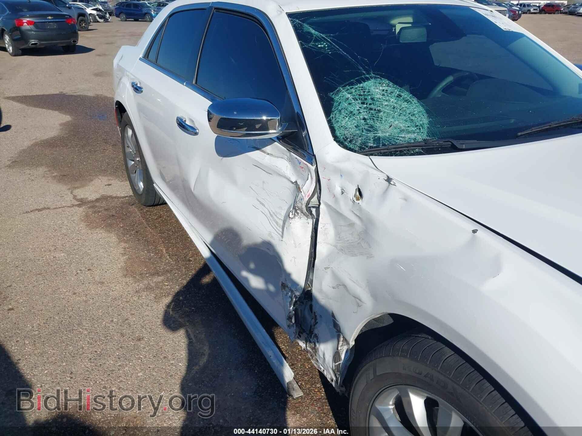 2018 CHRYSLER 300 - VIN: 2C3CCAKG2JH240883 - Фото 6