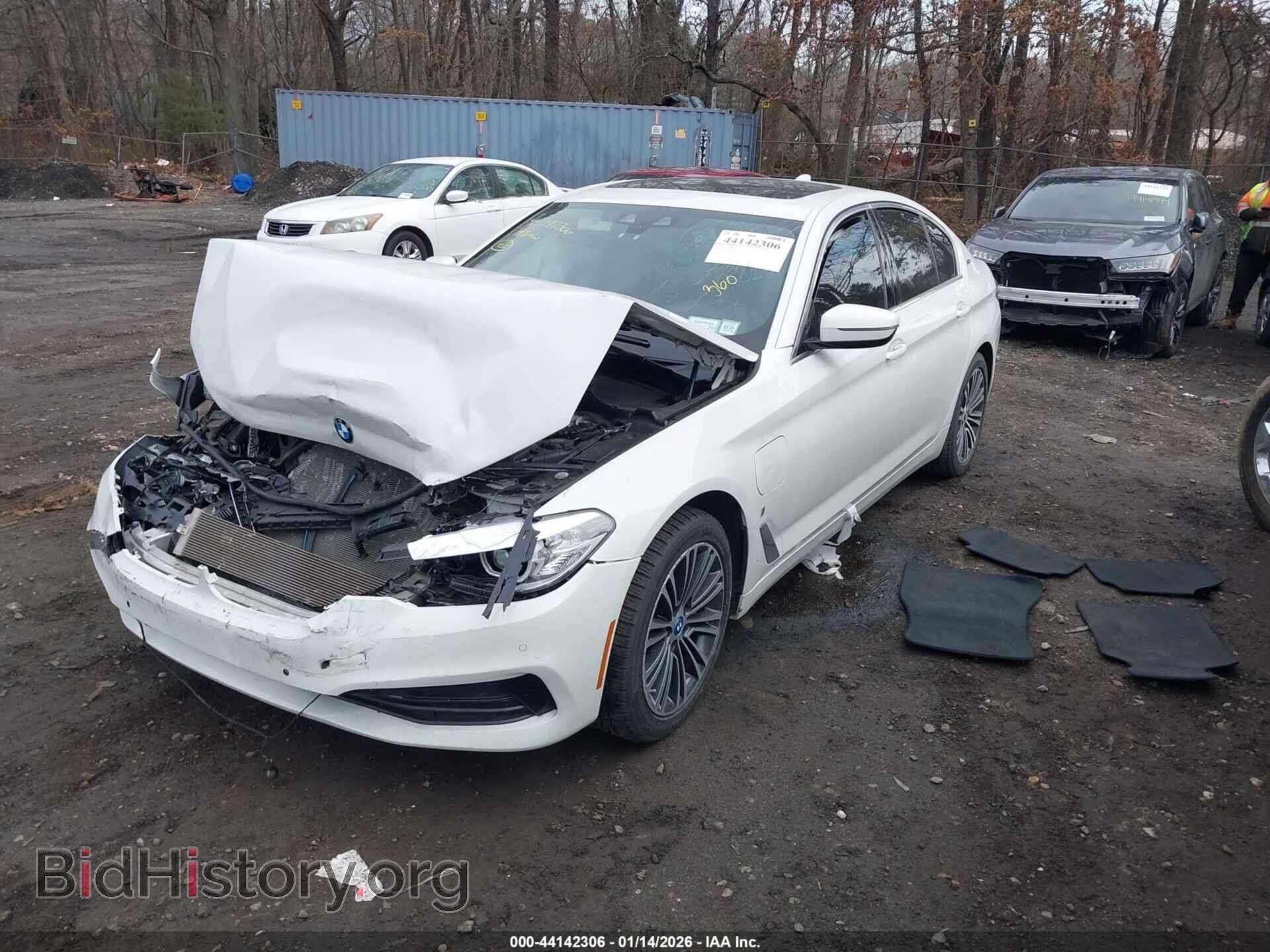 2019 BMW 530E - VIN: WBAJB1C54KB375325 - Фото 2