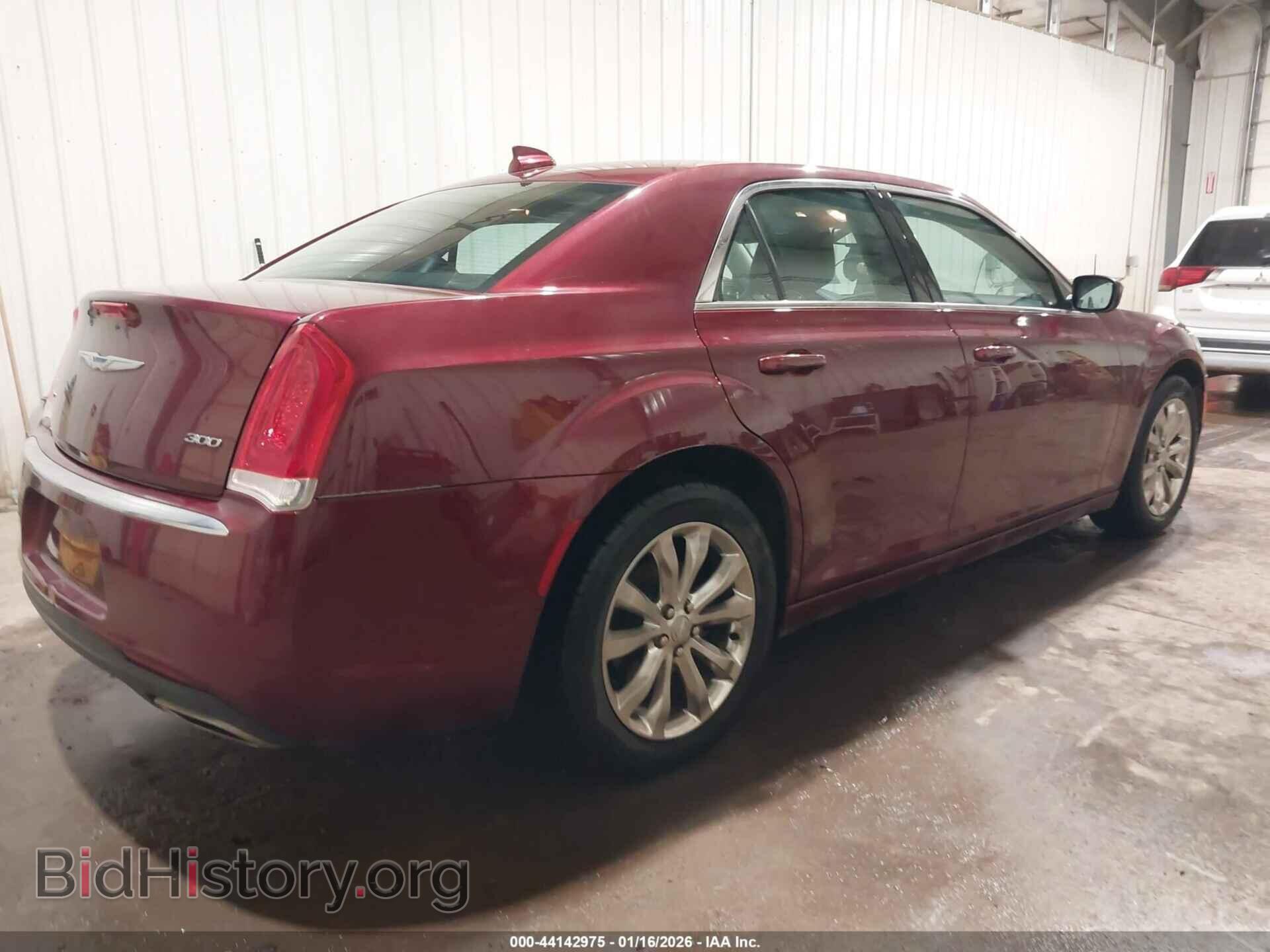 2017 CHRYSLER 300 - VIN: 2C3CCARG7HH526986 - Фото 4