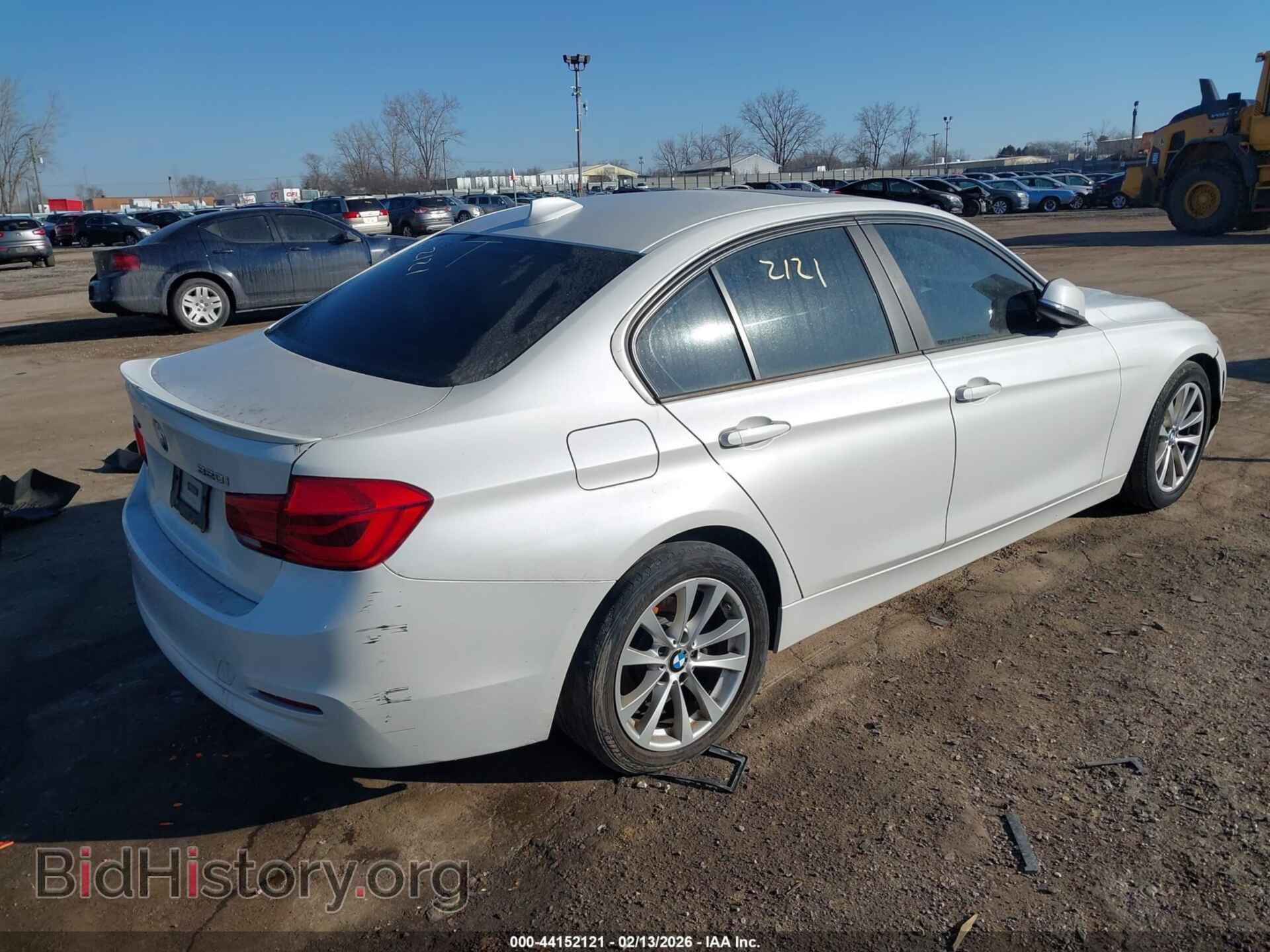 2016 BMW 320I - VIN: WBA8A3C59GK688987 - Фото 4