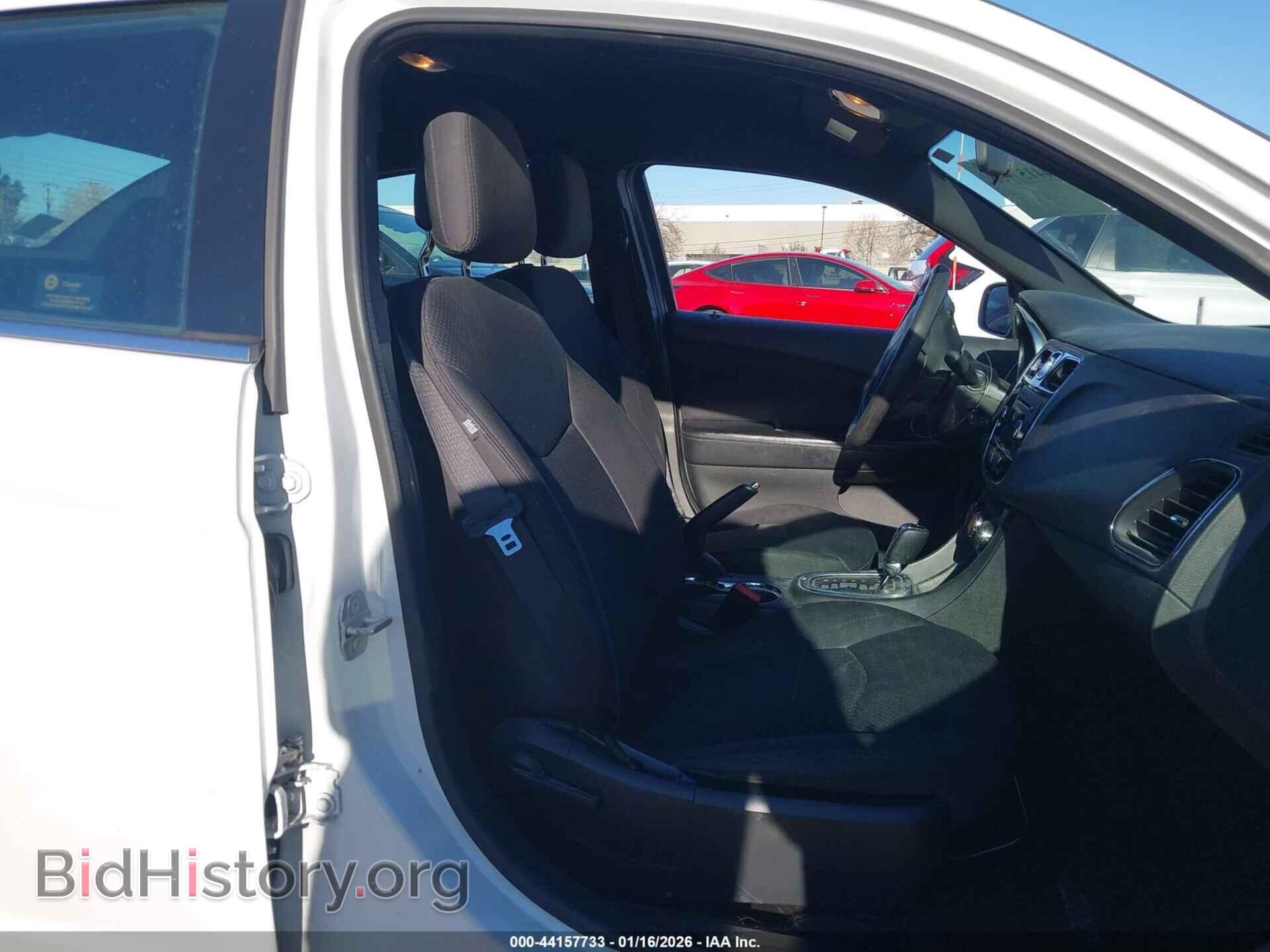 2014 CHRYSLER 200 - VIN: 1C3CCBAB5EN210804 - Photo 5