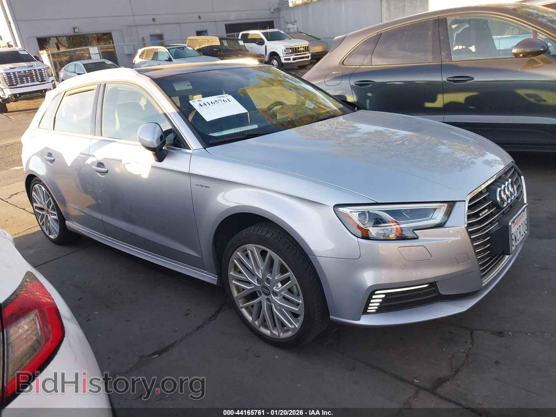 Photo WAUTPBFF5JA075981 - AUDI A3 E-TRON 2018