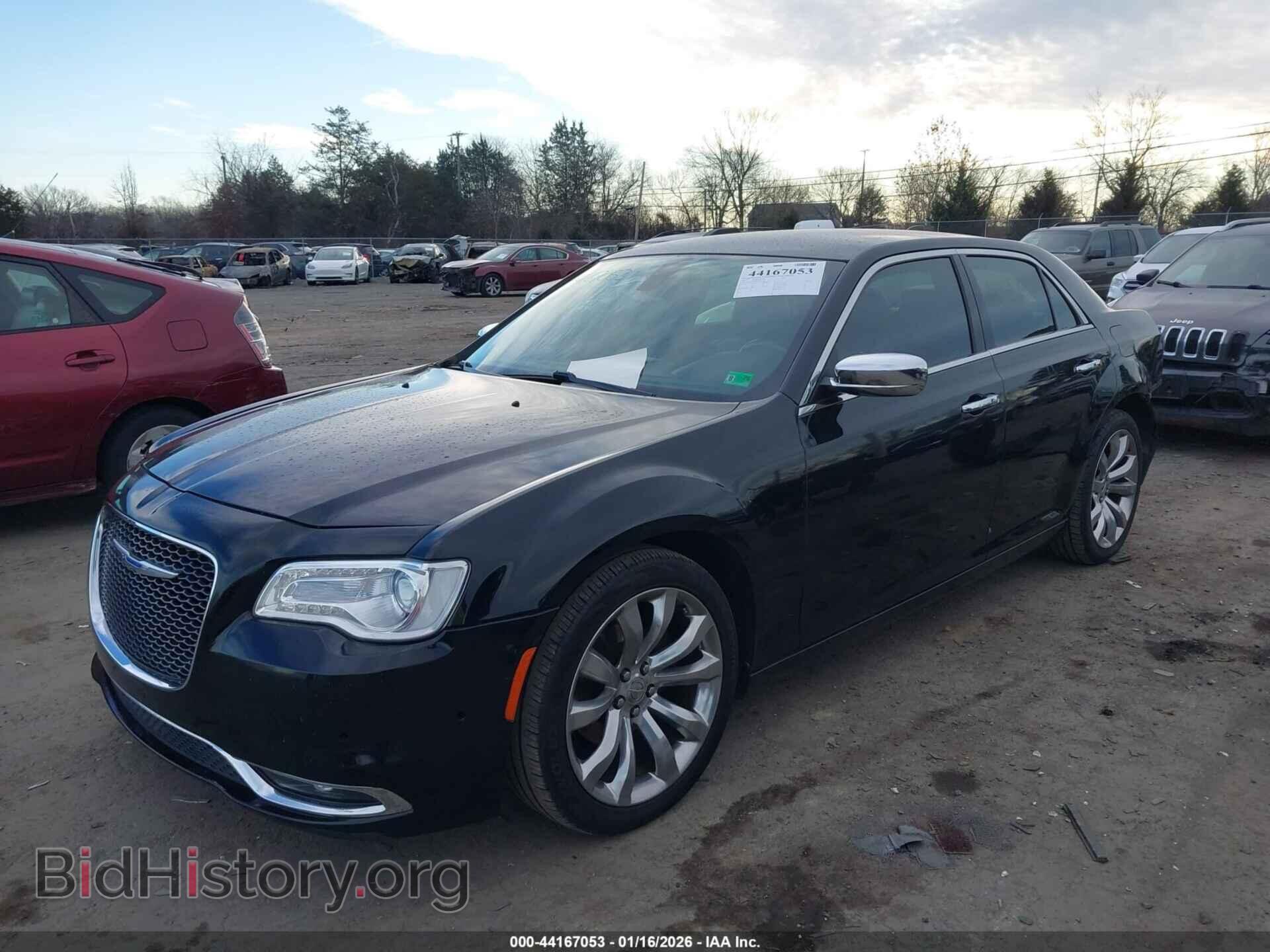 2019 CHRYSLER 300 - VIN: 2C3CCAEGXKH528244 - Фото 2