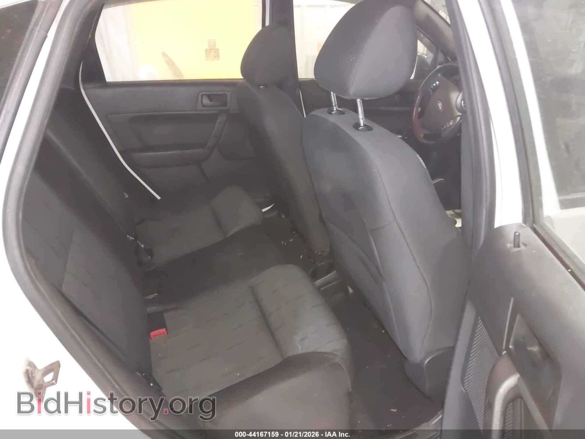 2011 FORD FOCUS - VIN: 1FAHP3FN3BW201268 - Photo 8