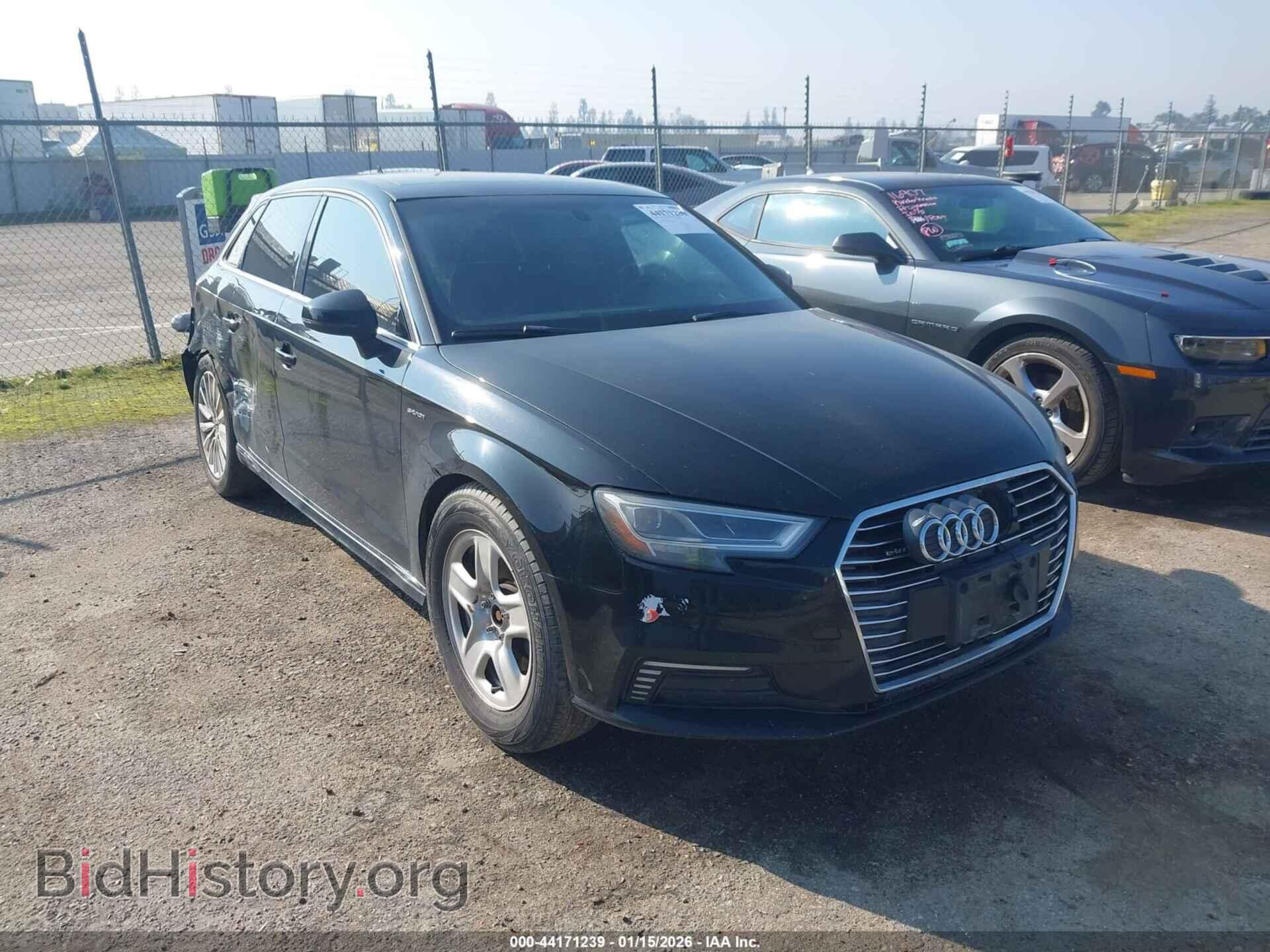 Фотография WAUTPBFF9HA132371 - AUDI A3 E-TRON 2017