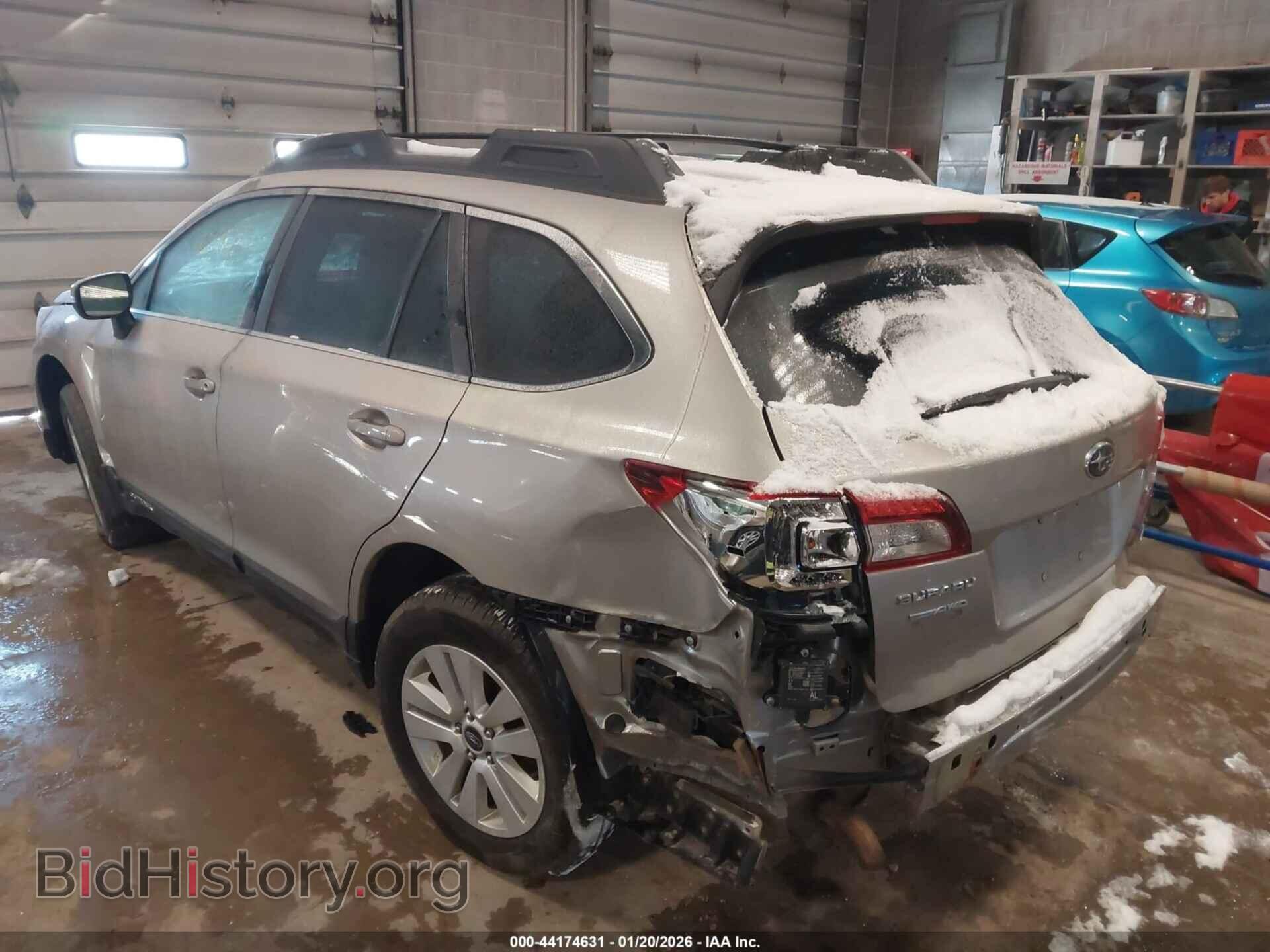 2018 SUBARU OUTBACK - VIN: 4S4BSAFC2J3340823 - Фото 3