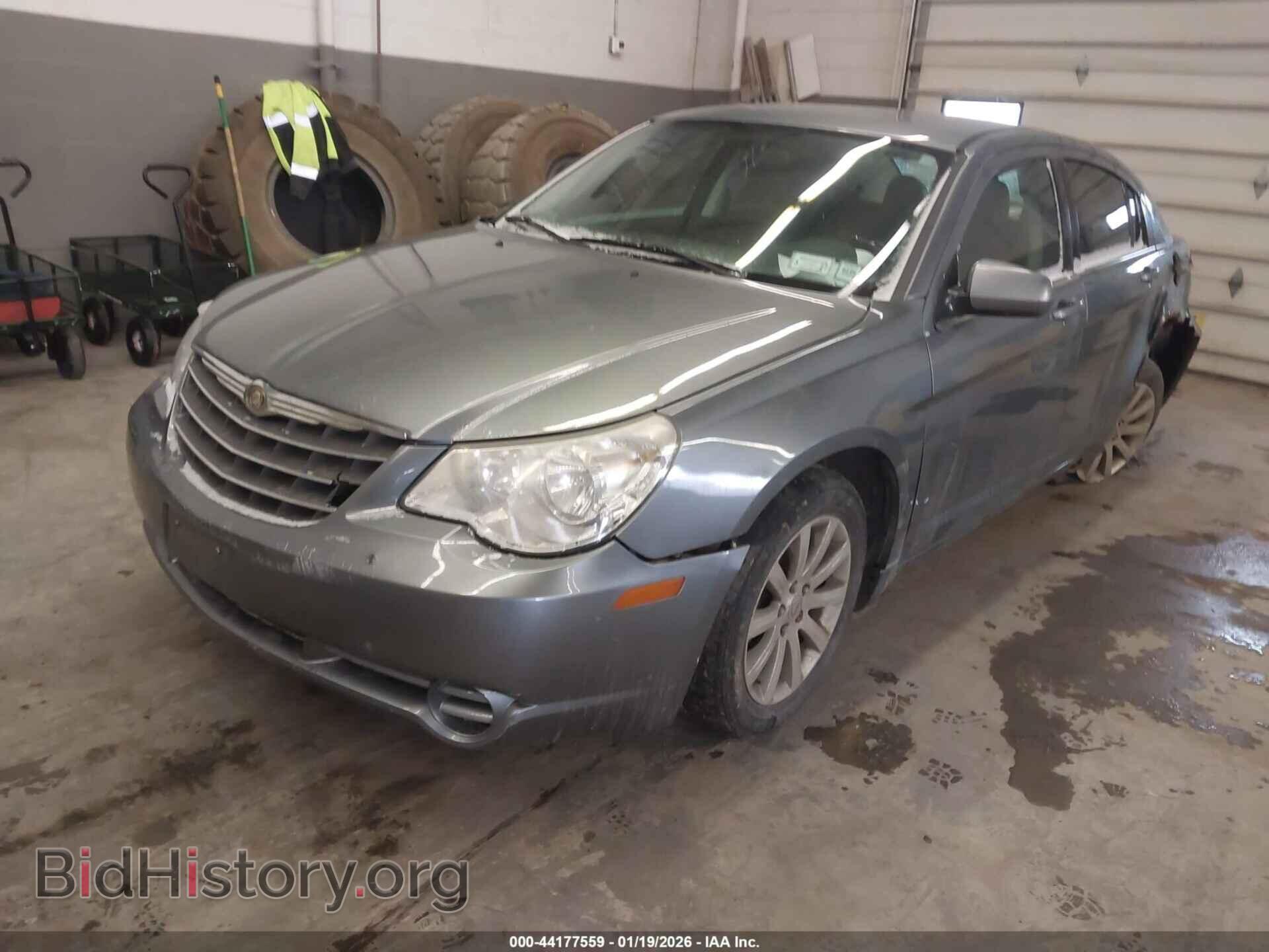 2010 CHRYSLER SEBRING - VIN: 1C3CC5FB9AN216786 - Фото 2