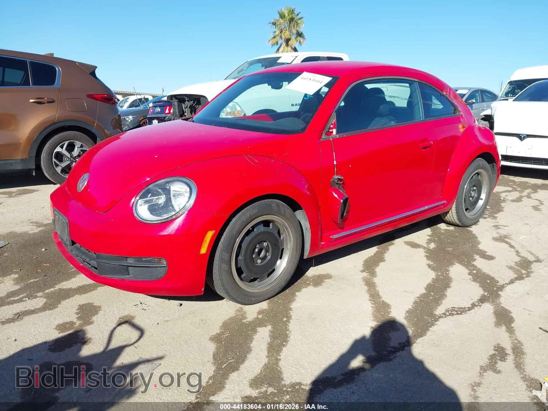 2012 VOLKSWAGEN BEETLE - VIN: 3VWJP7AT6CM621906 - Фото 2