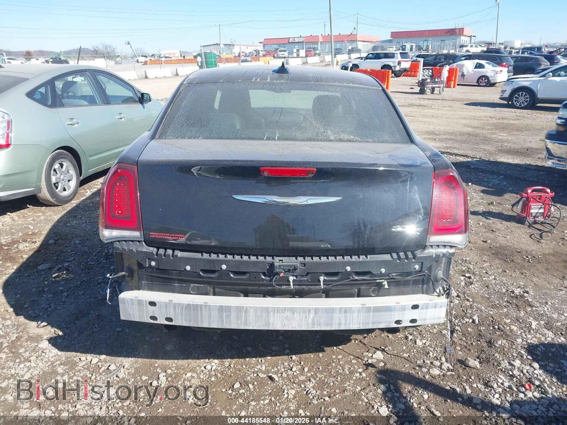 2016 CHRYSLER 300 - VIN: 2C3CCABG9GH224009 - Фото 17