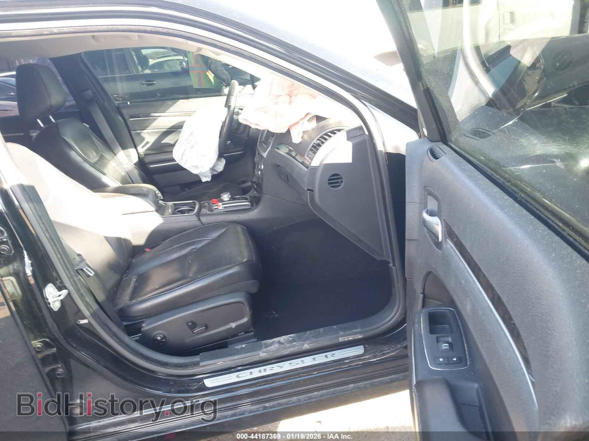 2019 CHRYSLER 300 - VIN: 2C3CCAEG4KH704379 - Фото 5