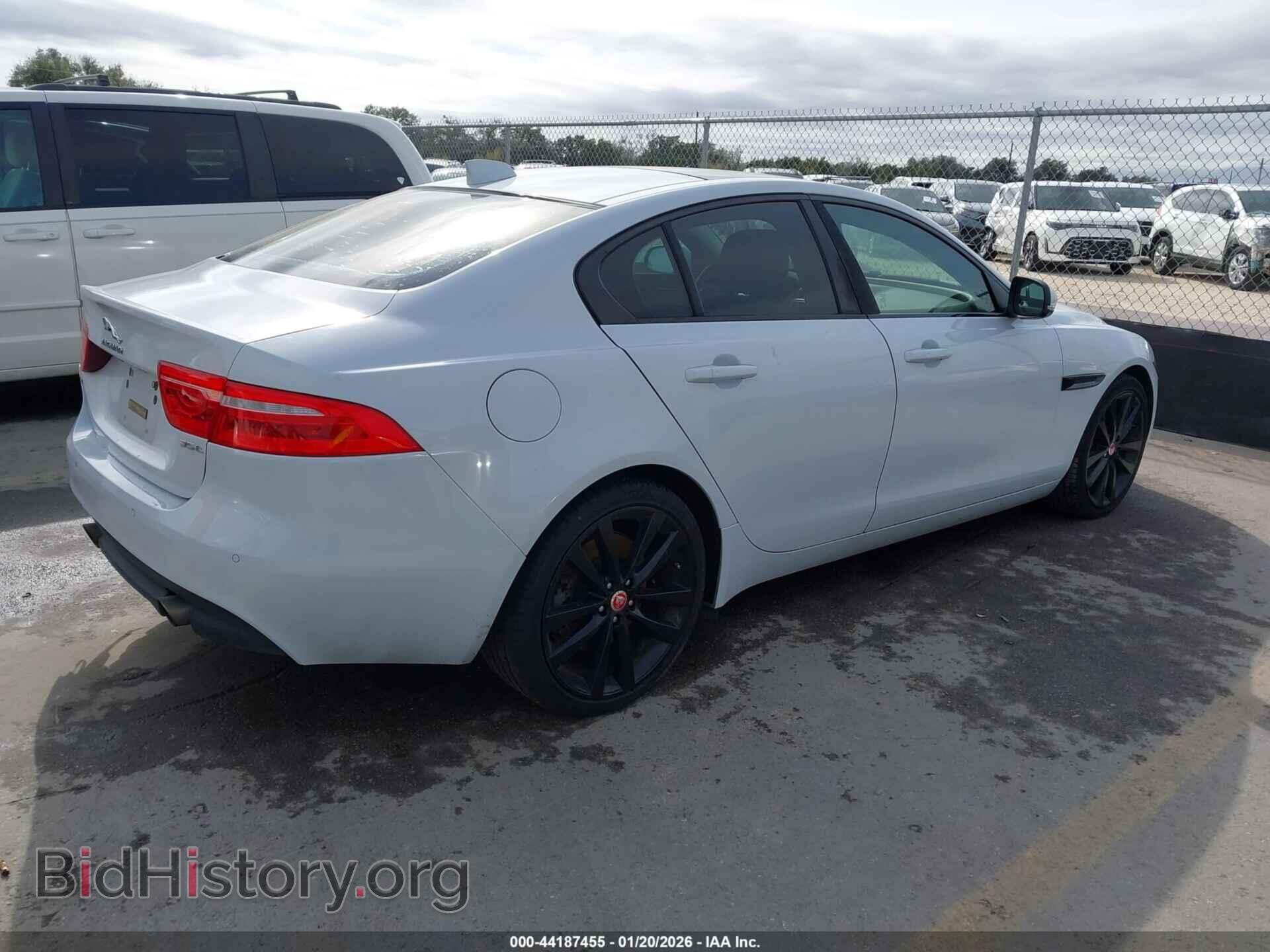 2017 JAGUAR XE - VIN: SAJAE4BVXHA961749 - Фото 4