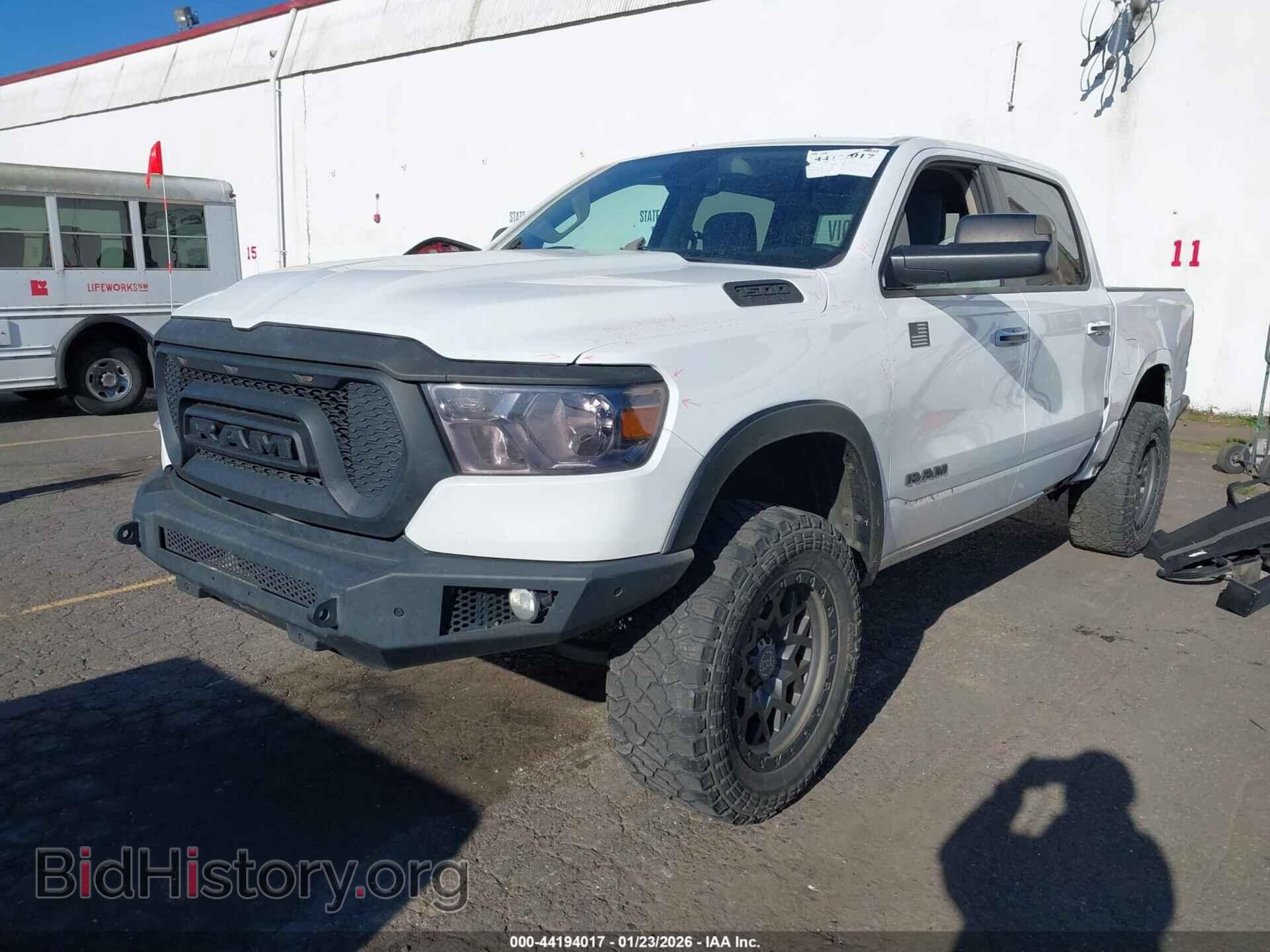 2020 RAM 1500 - VIN: 1C6SRFFM1LN372182 - Фото 2