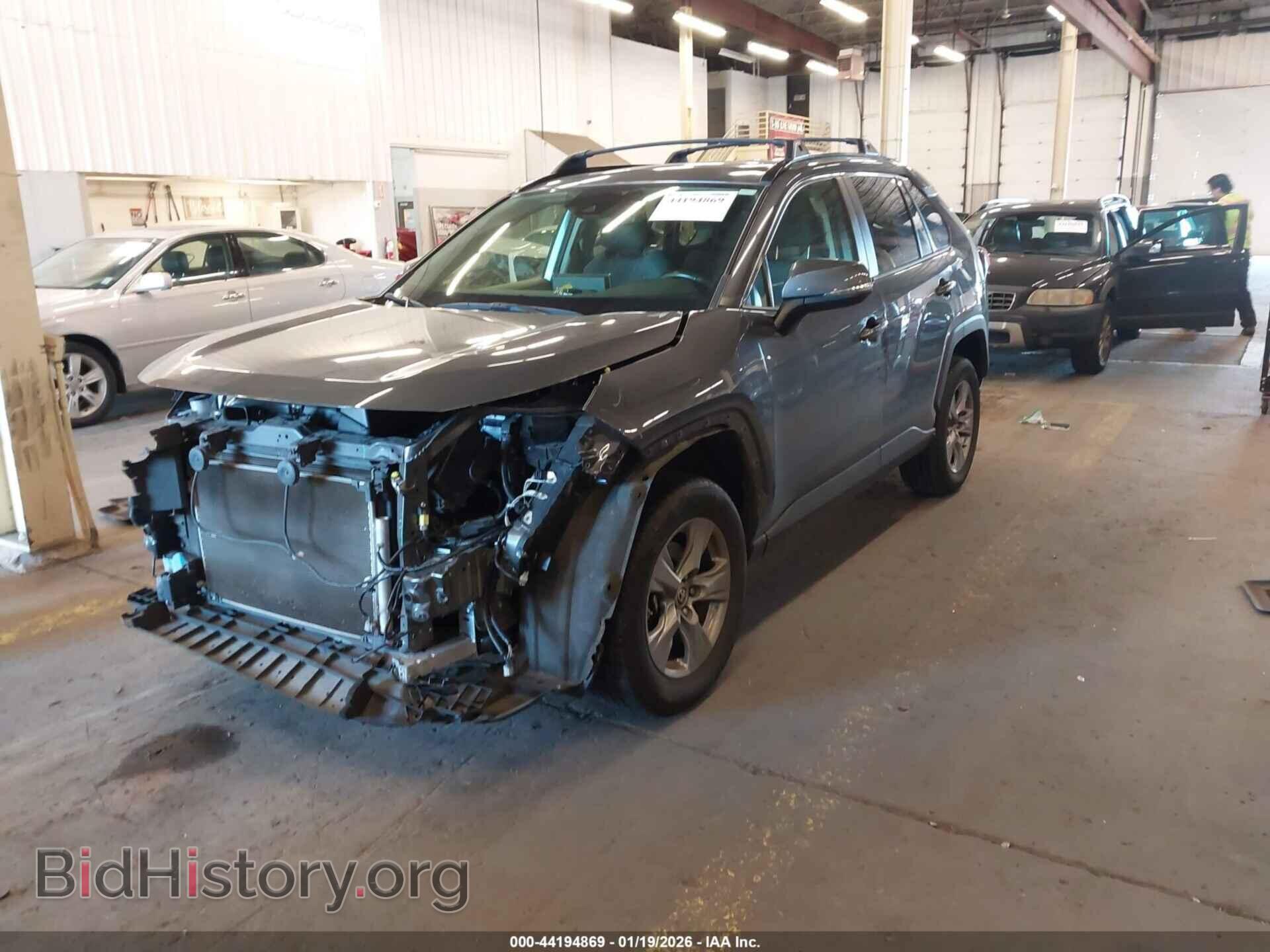 2023 TOYOTA RAV4 - VIN: JTMP1RFV8PD096742 - Фото 2
