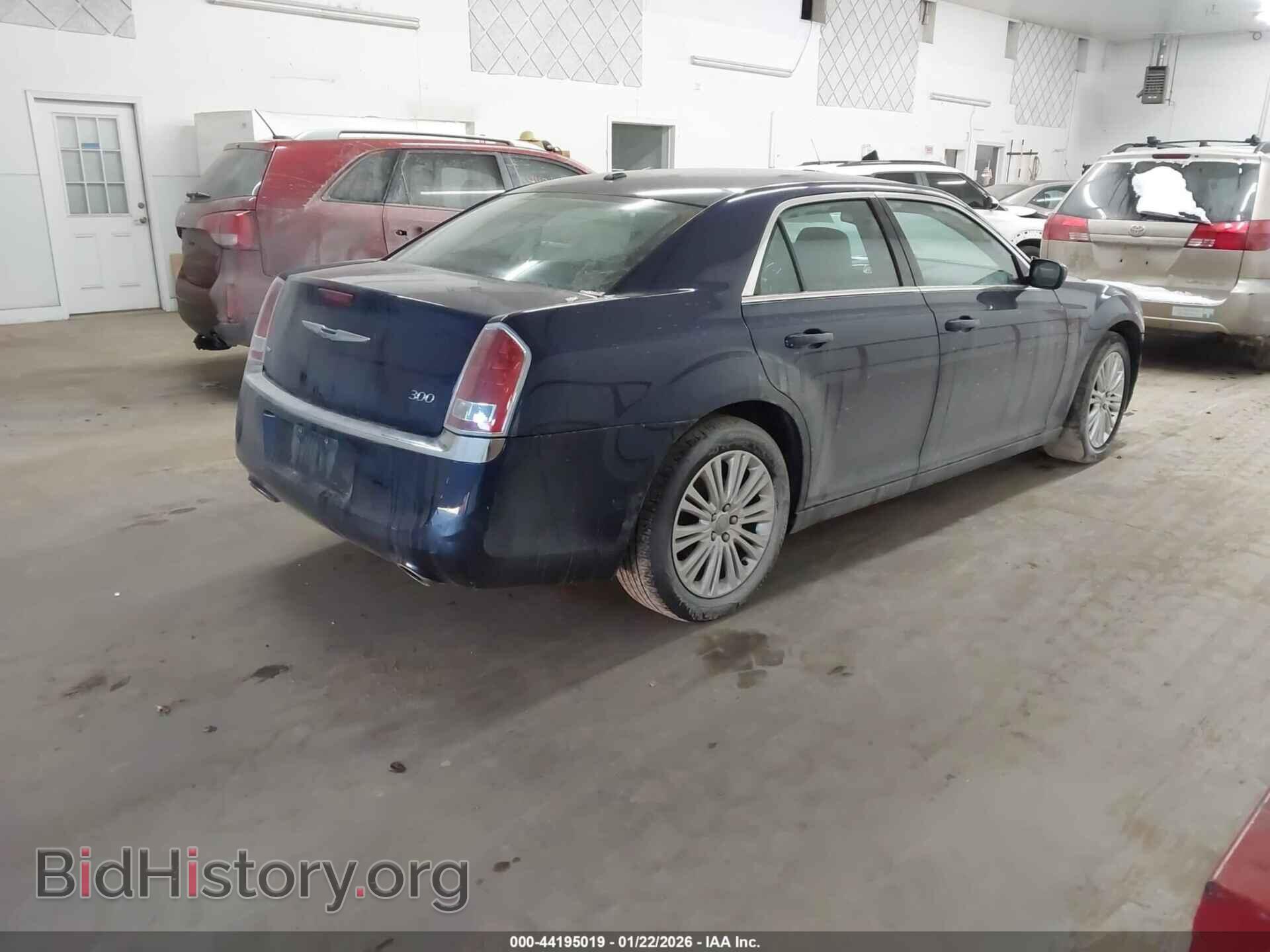 2014 CHRYSLER 300 - VIN: 2C3CCARG0EH249433 - Фото 4