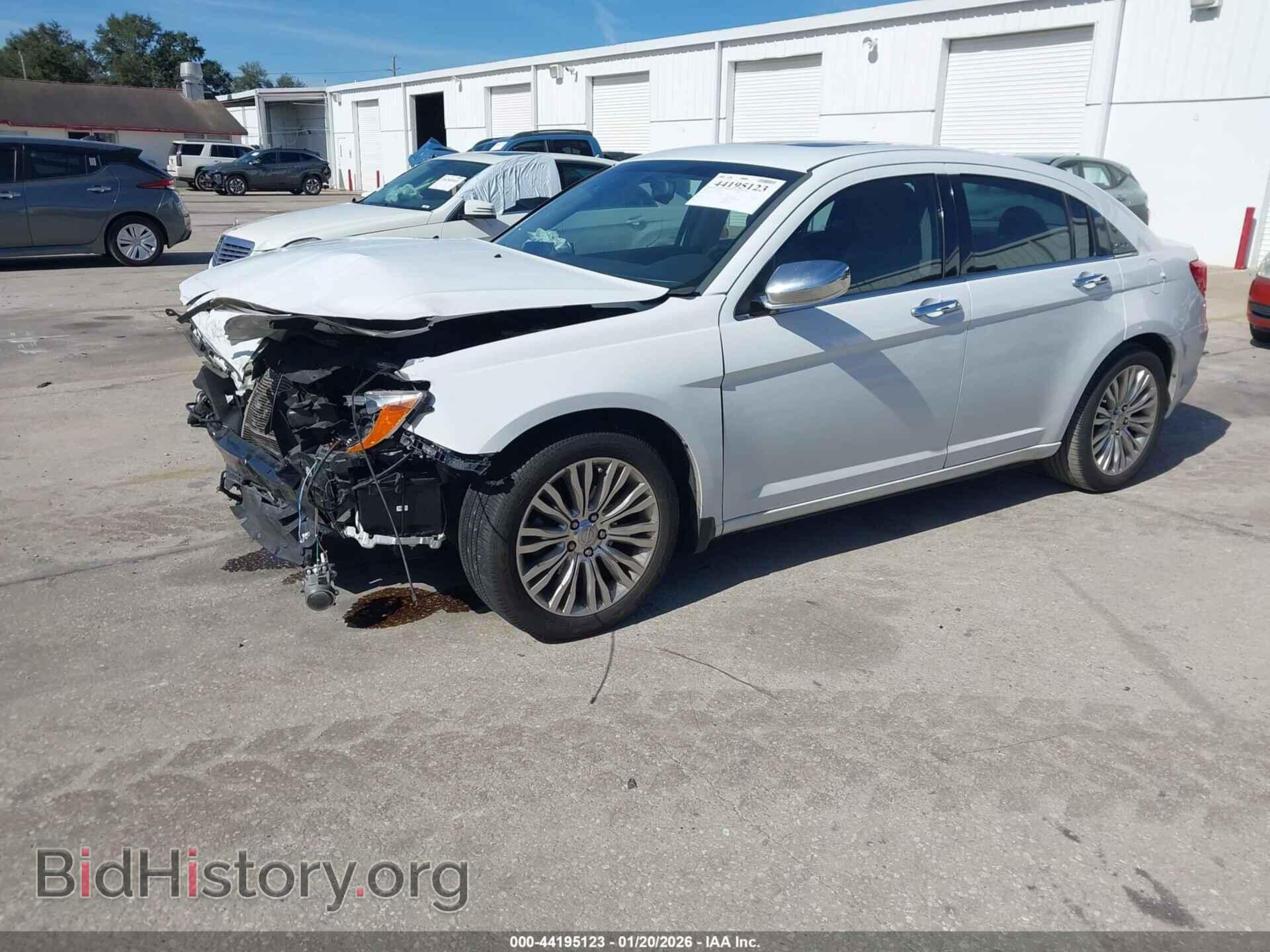 2012 CHRYSLER 200 - VIN: 1C3CCBCG0CN188717 - Photo 2