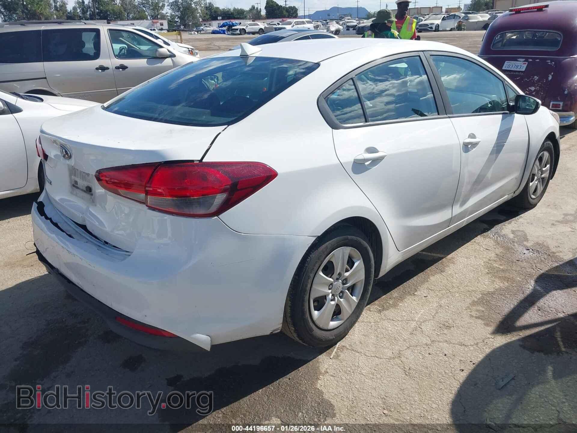 2017 KIA FORTE - VIN: 3KPFK4A70HE019738 - Фото 4