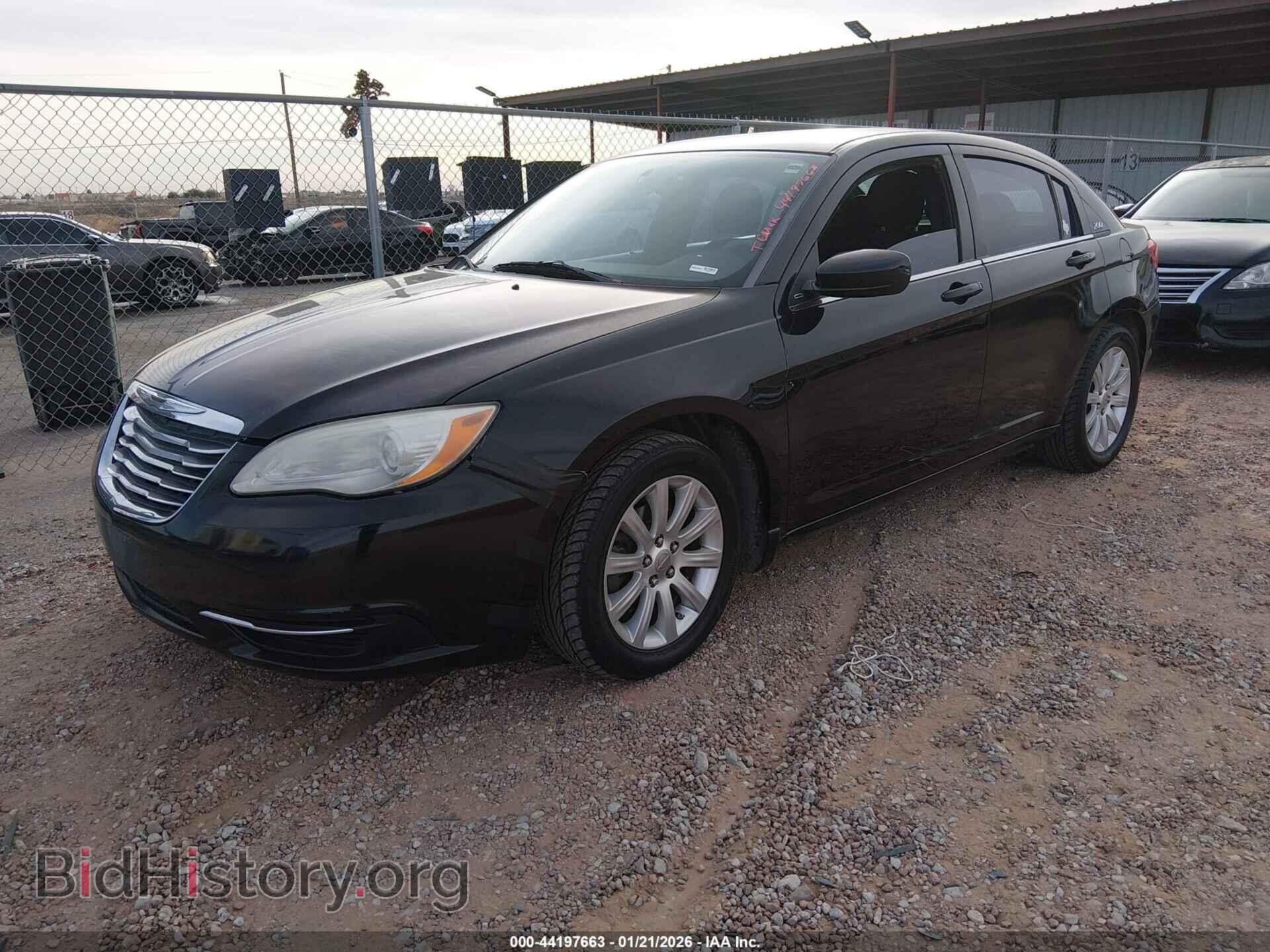 2011 CHRYSLER 200 - VIN: 1C3BC1FB1BN549750 - Фото 2
