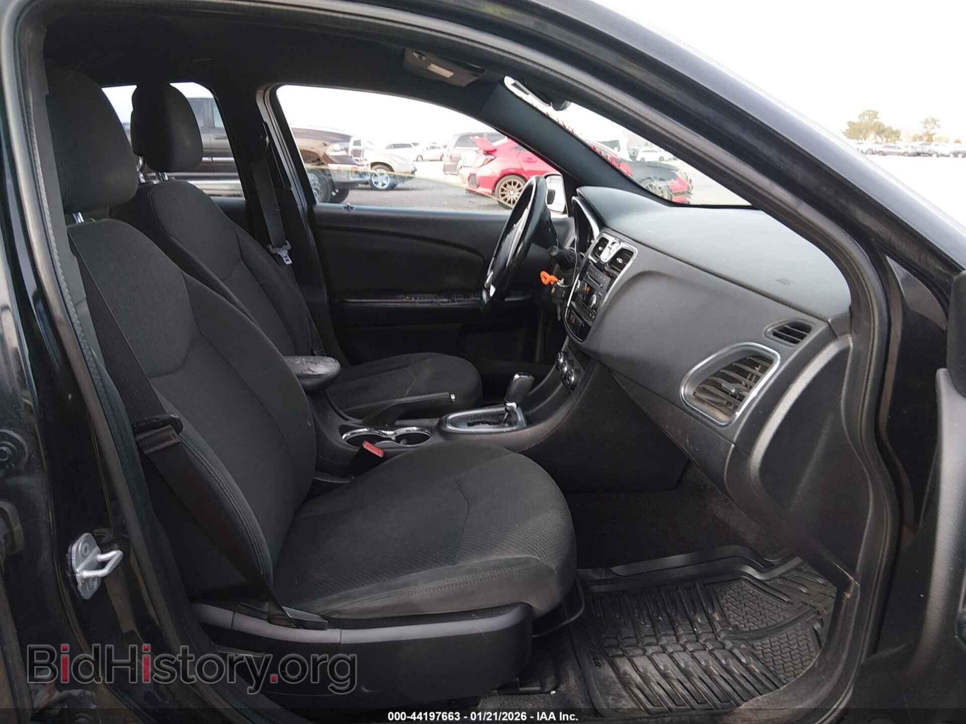 2011 CHRYSLER 200 - VIN: 1C3BC1FB1BN549750 - Фото 5