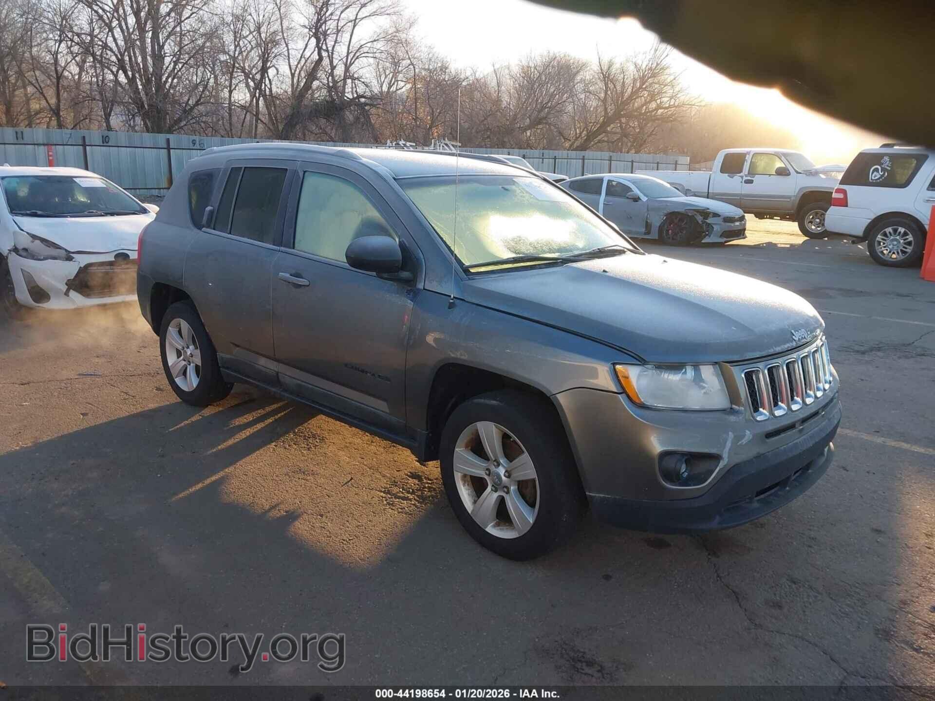 Photo 1J4NT1FA4BD209590 - JEEP COMPASS 2011