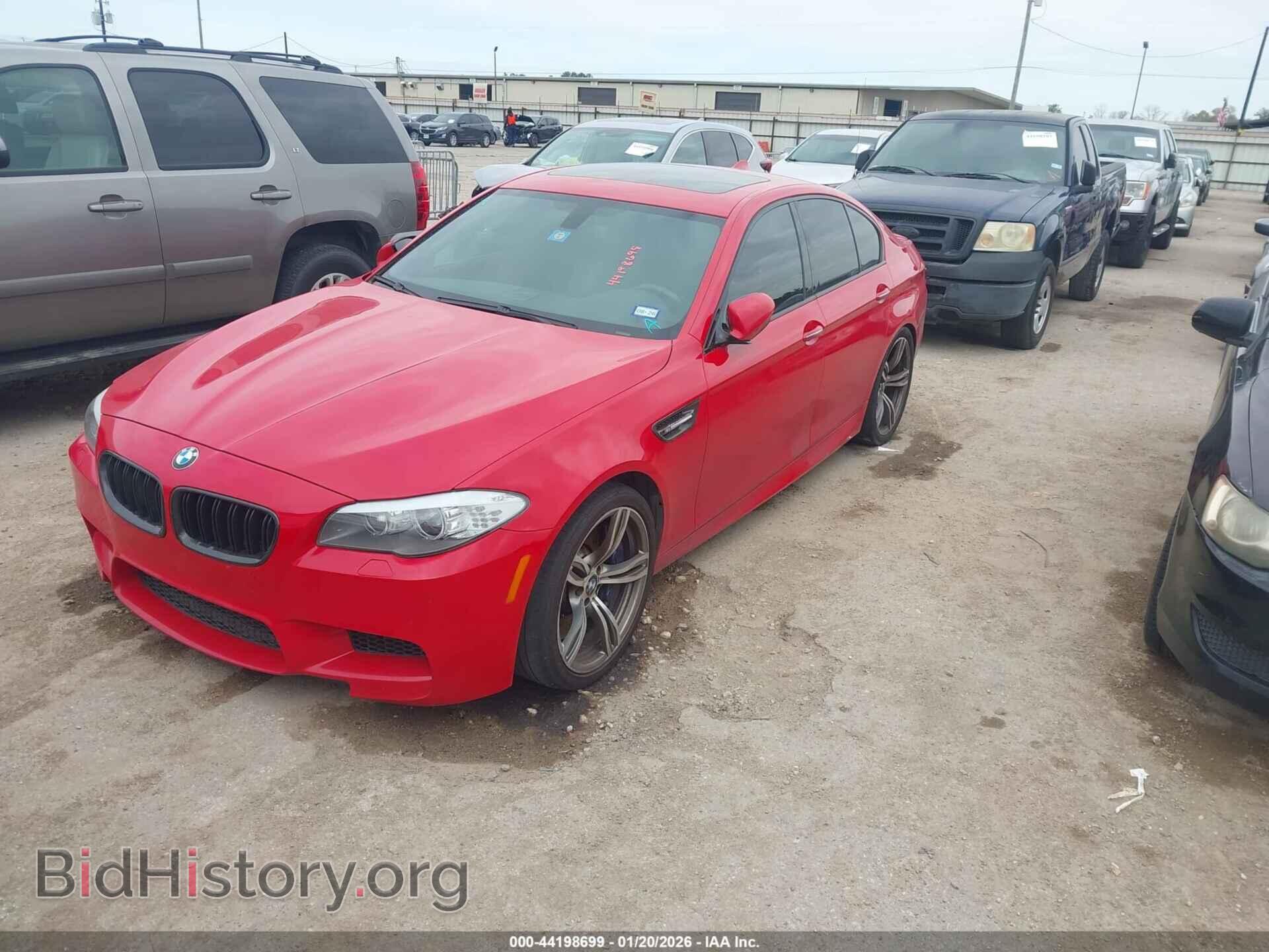 2013 BMW M5 - VIN: WBSFV9C59DC773134 - Фото 2