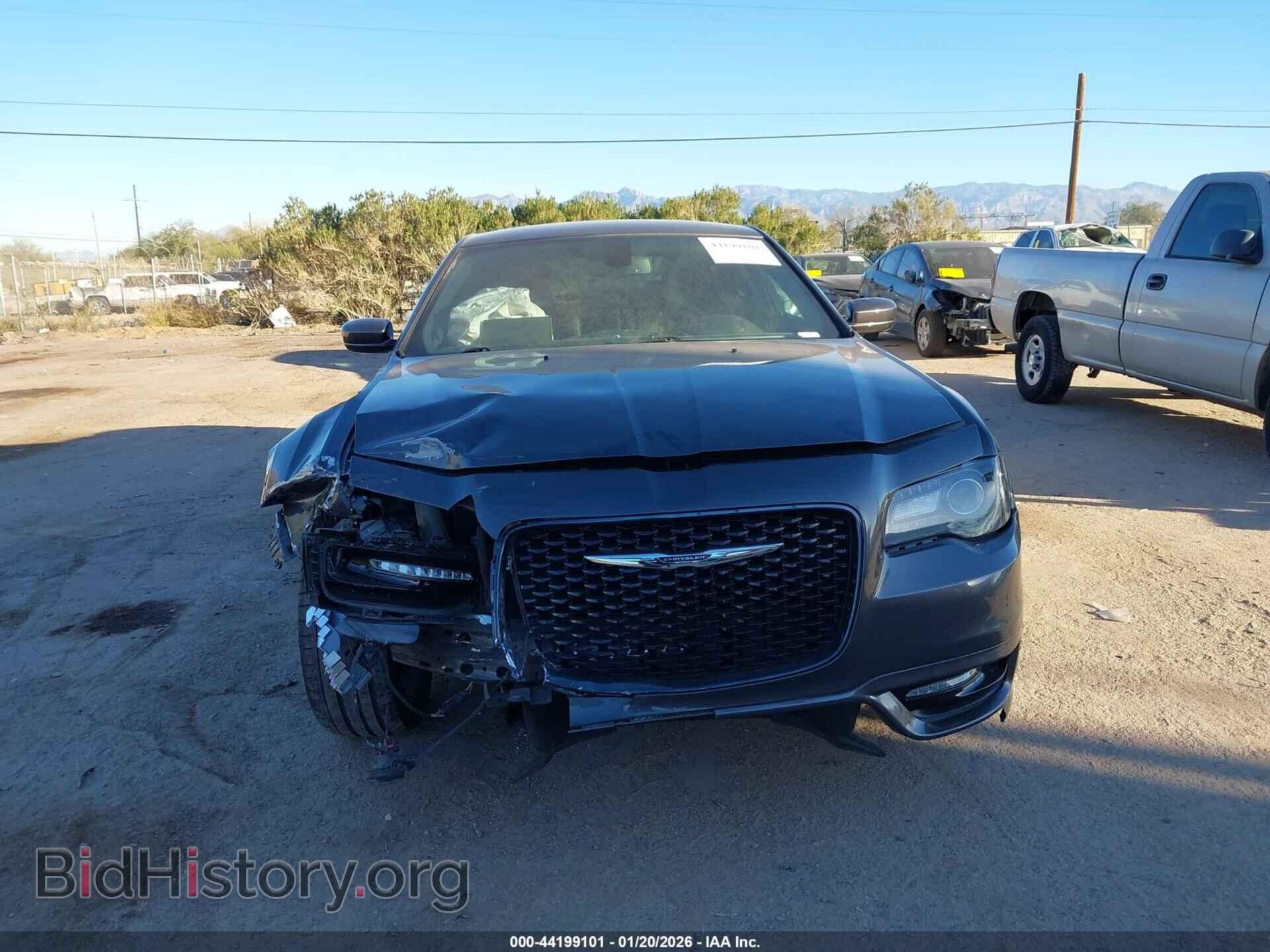 2019 CHRYSLER 300 - VIN: 2C3CCABG7KF619780 - Фото 6