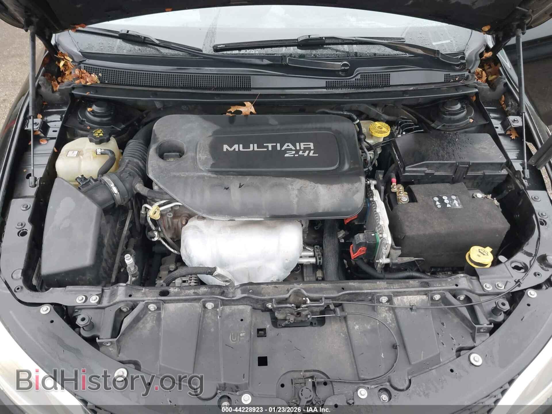 2015 CHRYSLER 200 - VIN: 1C3CCCAB7FN642656 - Фото 10
