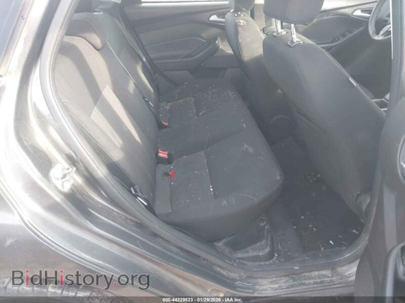 2017 Ford FOCUS (VIN 1FADP3F2XHL259392) — photo 8 of 16
