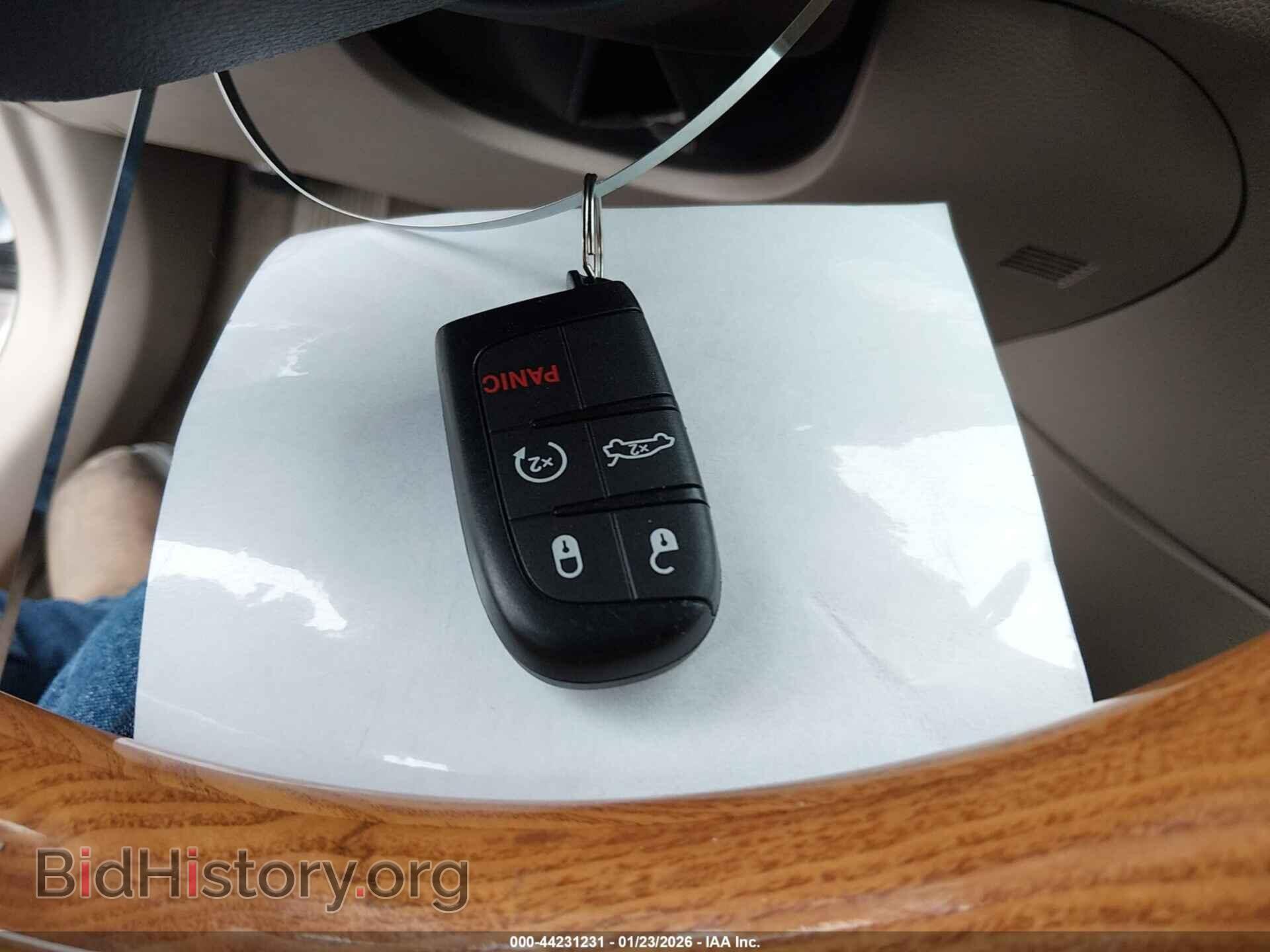 2014 CHRYSLER 300C - VIN: 2C3CCAKG8EH342100 - Фото 11