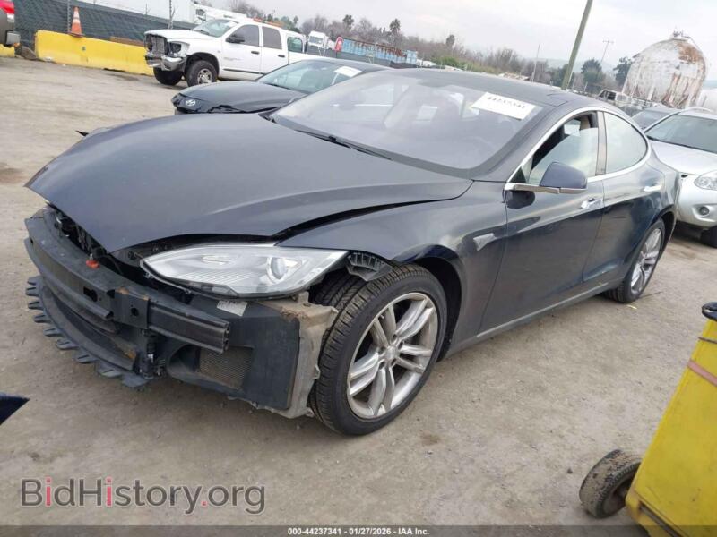 2013 Tesla MODEL S (VIN 5YJSA1CN2DFP21138) — фото 2 из 19