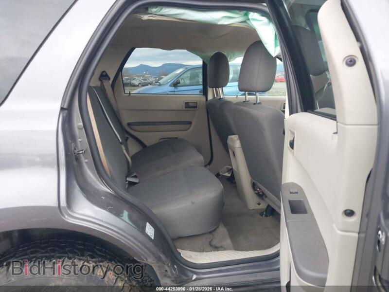 2011 Ford ESCAPE (VIN 1FMCU9C75BKC31543) — photo 8 of 16