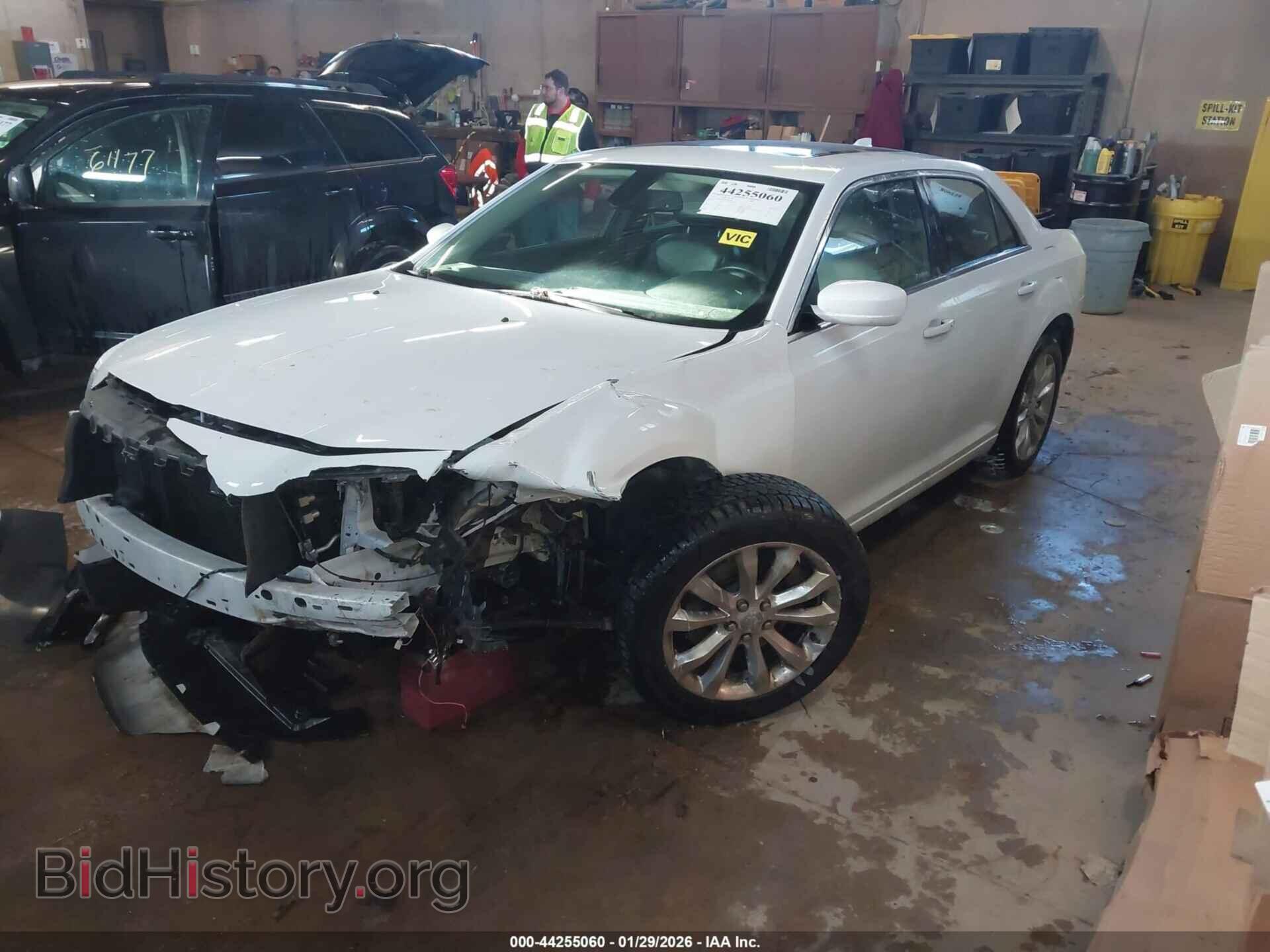 2017 CHRYSLER 300 - VIN: 2C3CCARG9HH541876 - Фото 2
