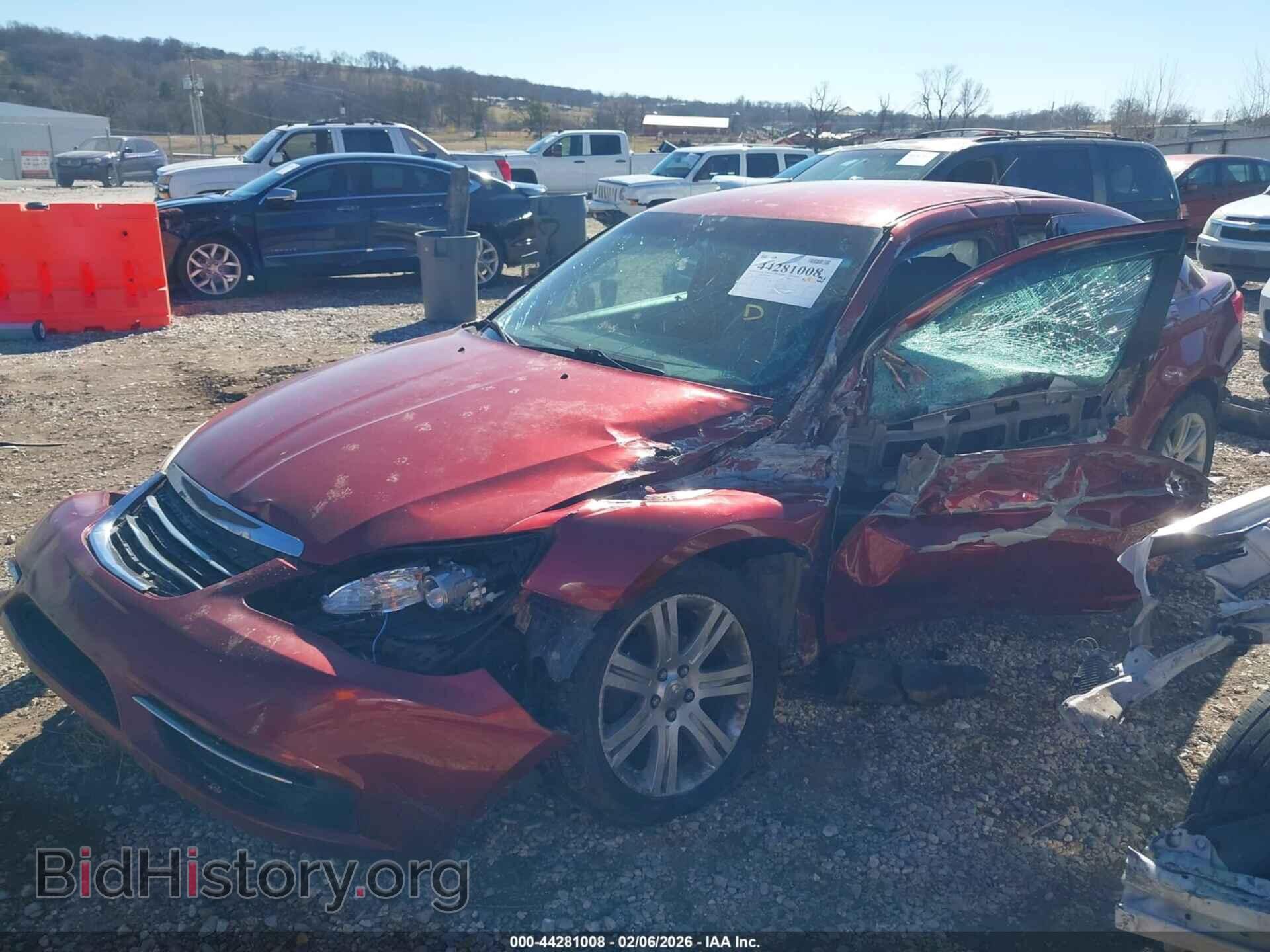 2013 CHRYSLER 200 - VIN: 1C3CCBAB1DN670606 - Фото 2
